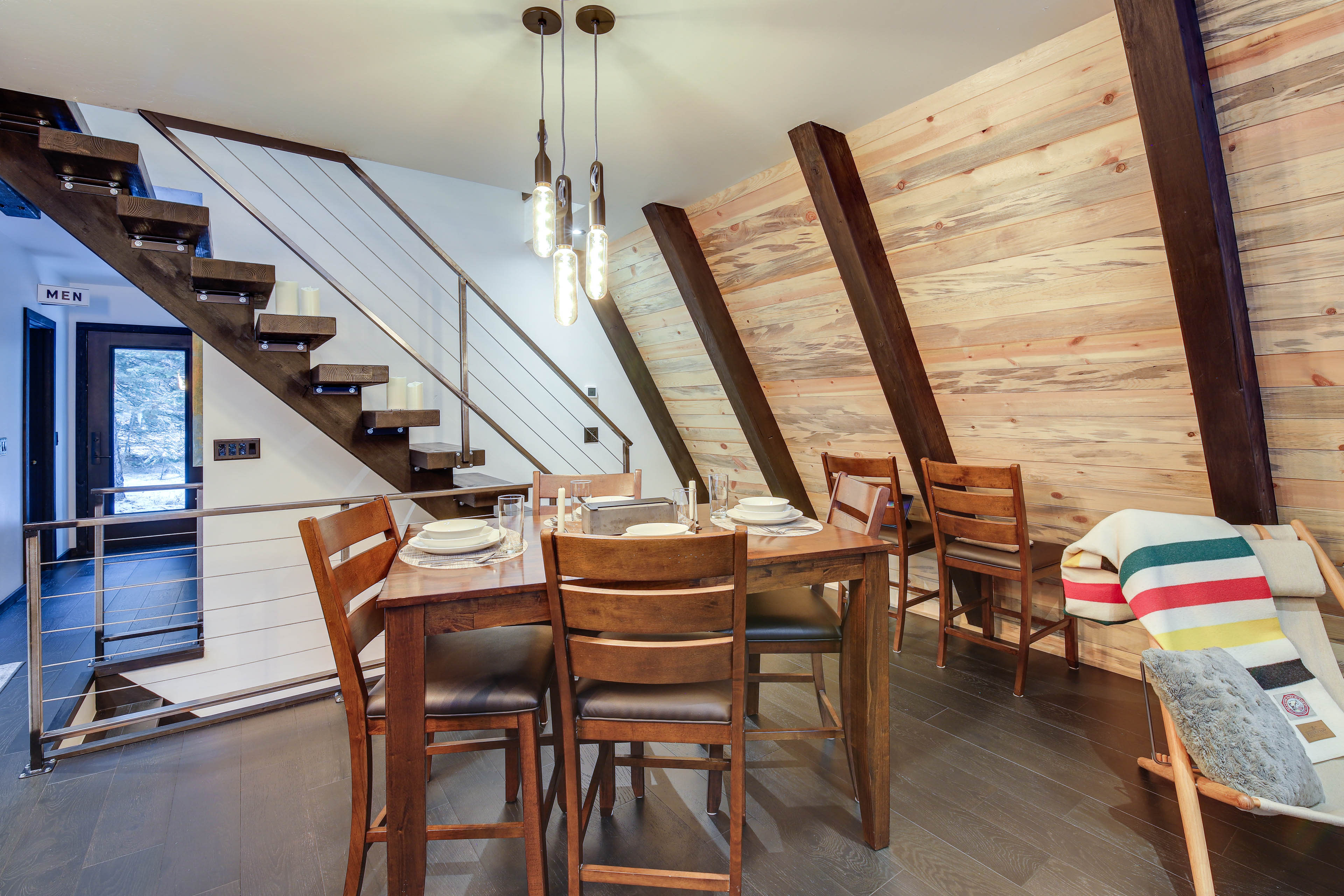 Dining Area | Dishware & Flatware Provided