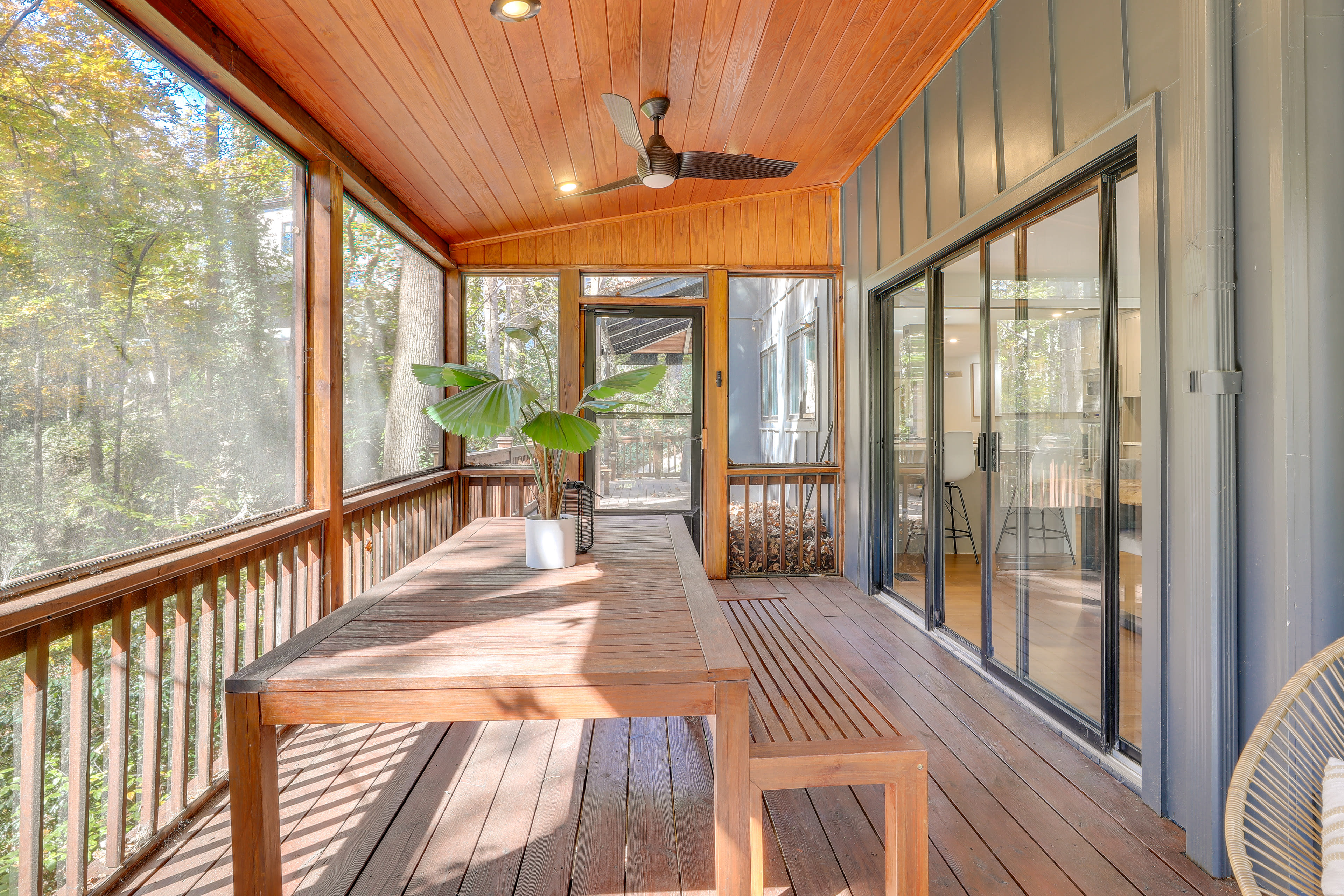 Screened-In Porch | Outdoor Dining Area