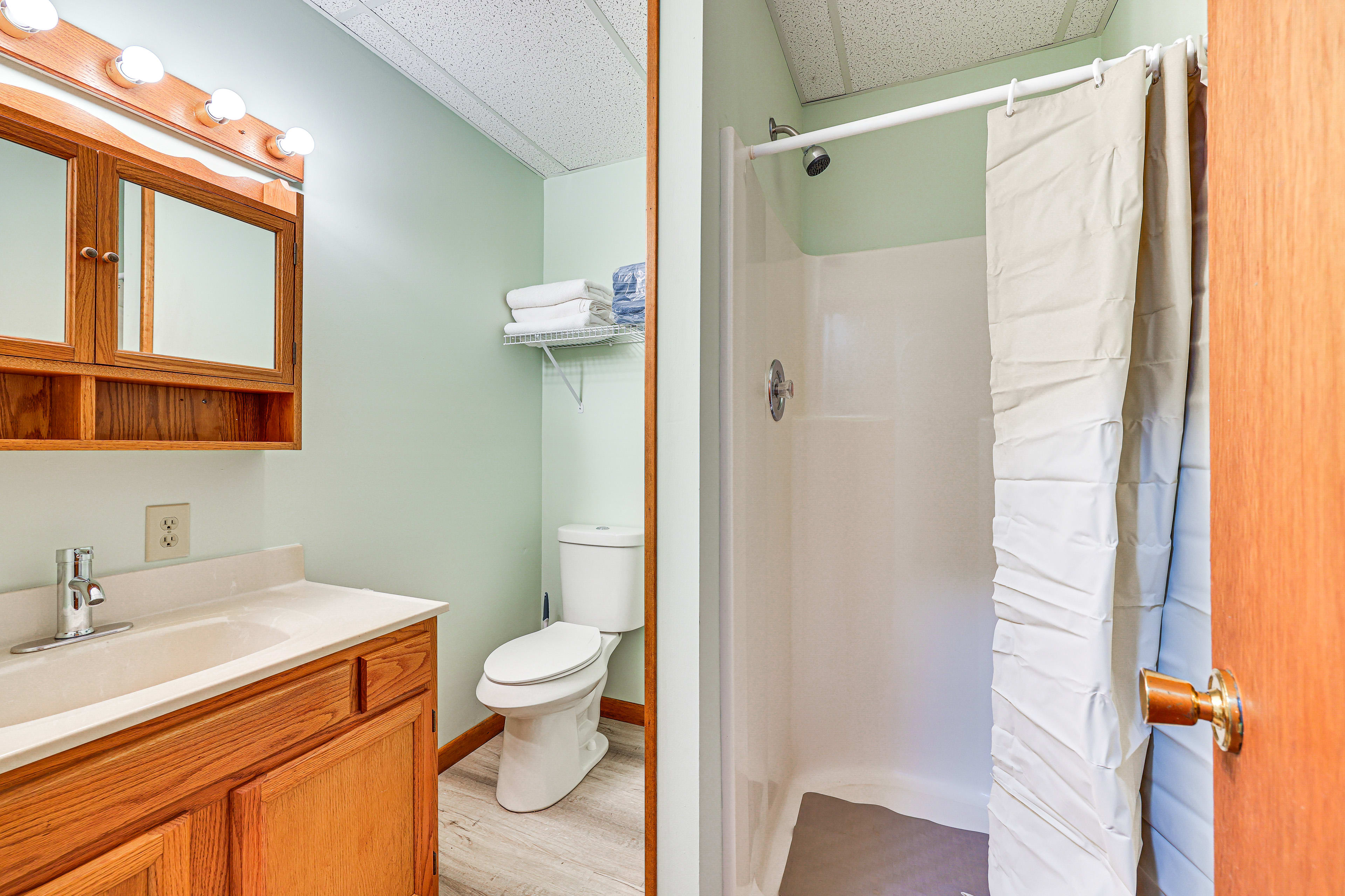 Full Bath | Complimentary Toiletries | Towels Provided