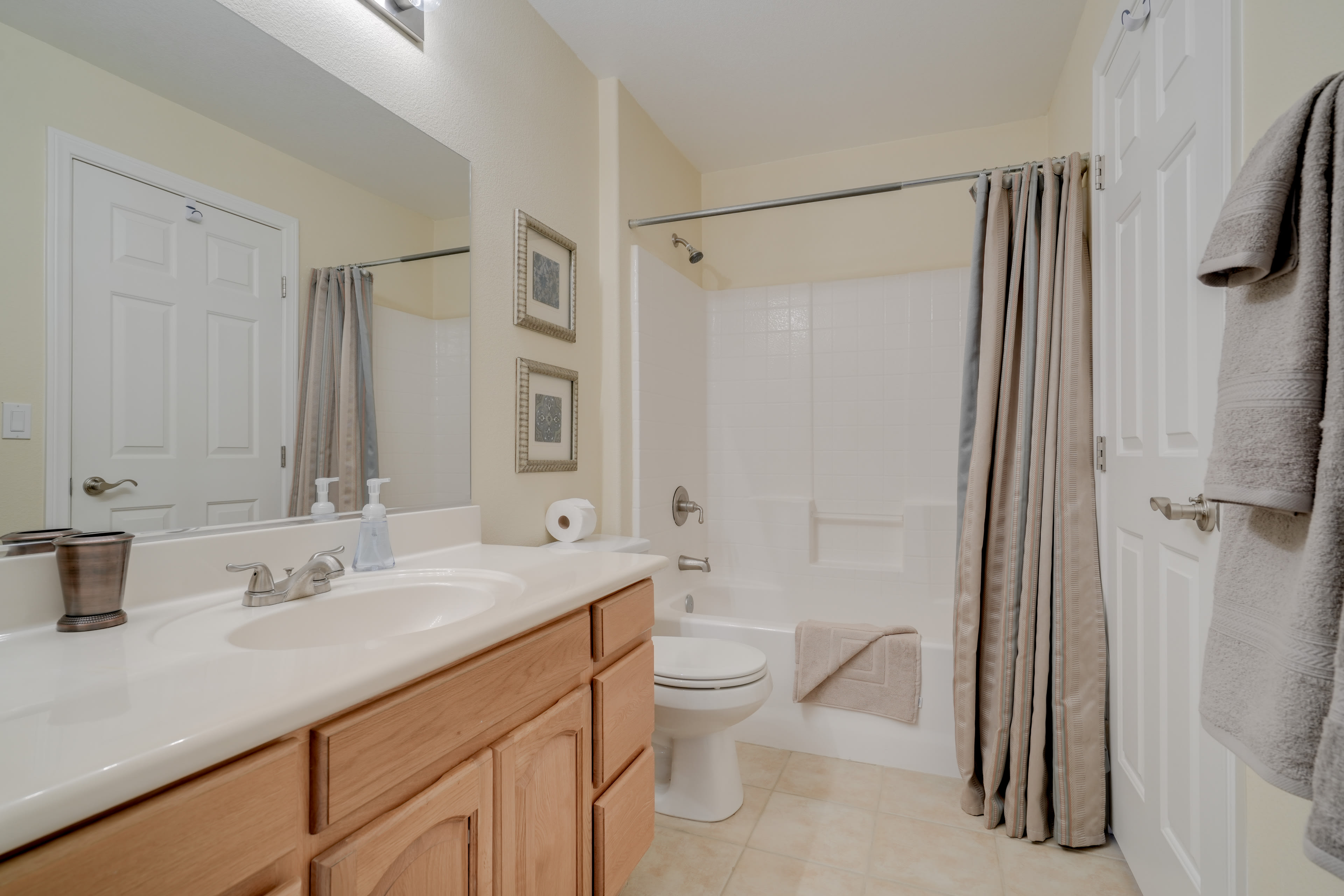 En-Suite Bathroom | Towels Provided