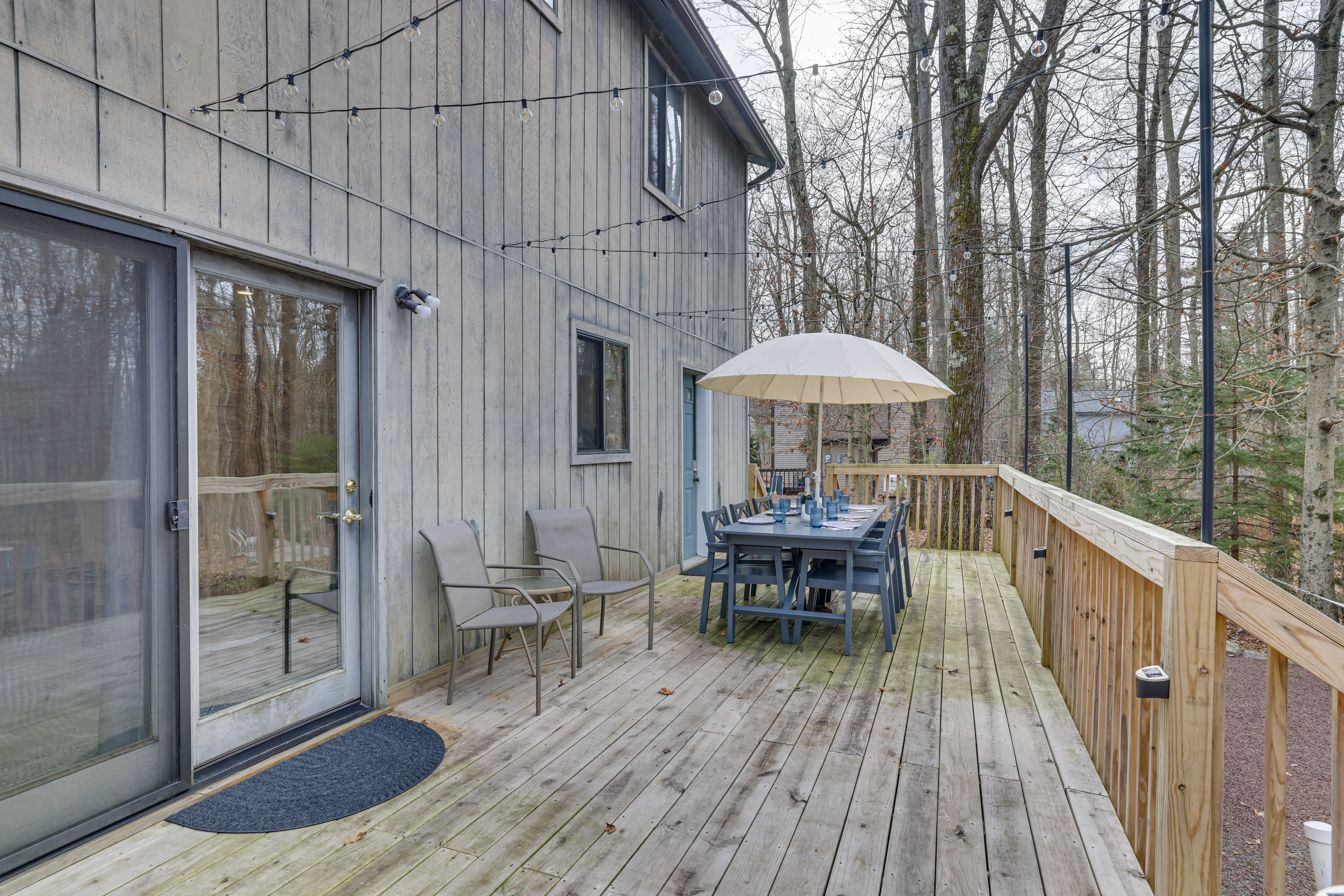 Deck | Outdoor Dining Area | Gas Grill