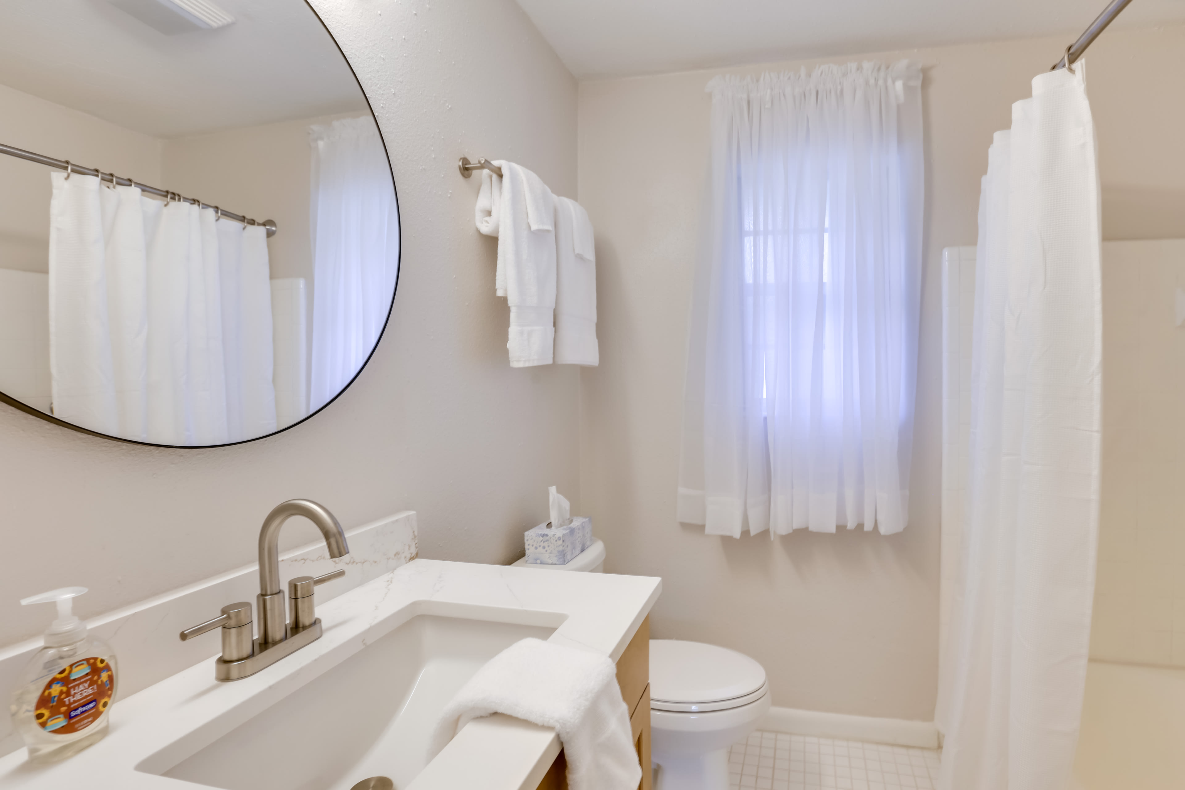 Full Bathroom | Complimentary Toiletries