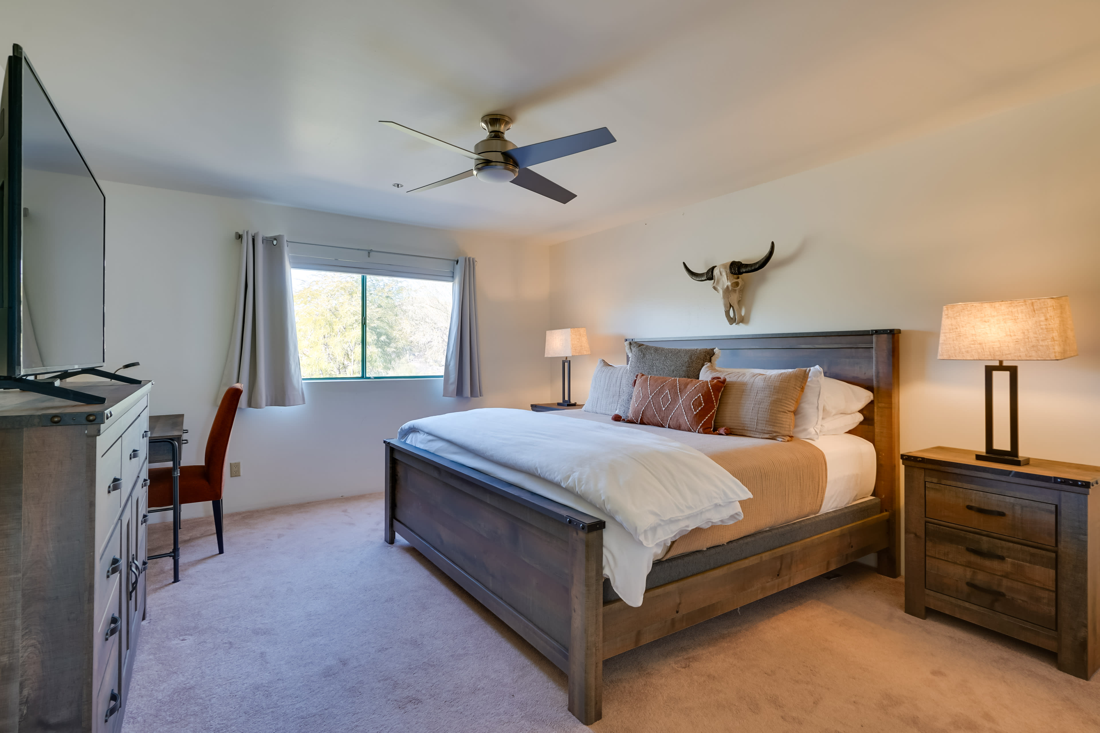Bedroom | King Bed | Linens Provided | Office Space | En-Suite Bathroom