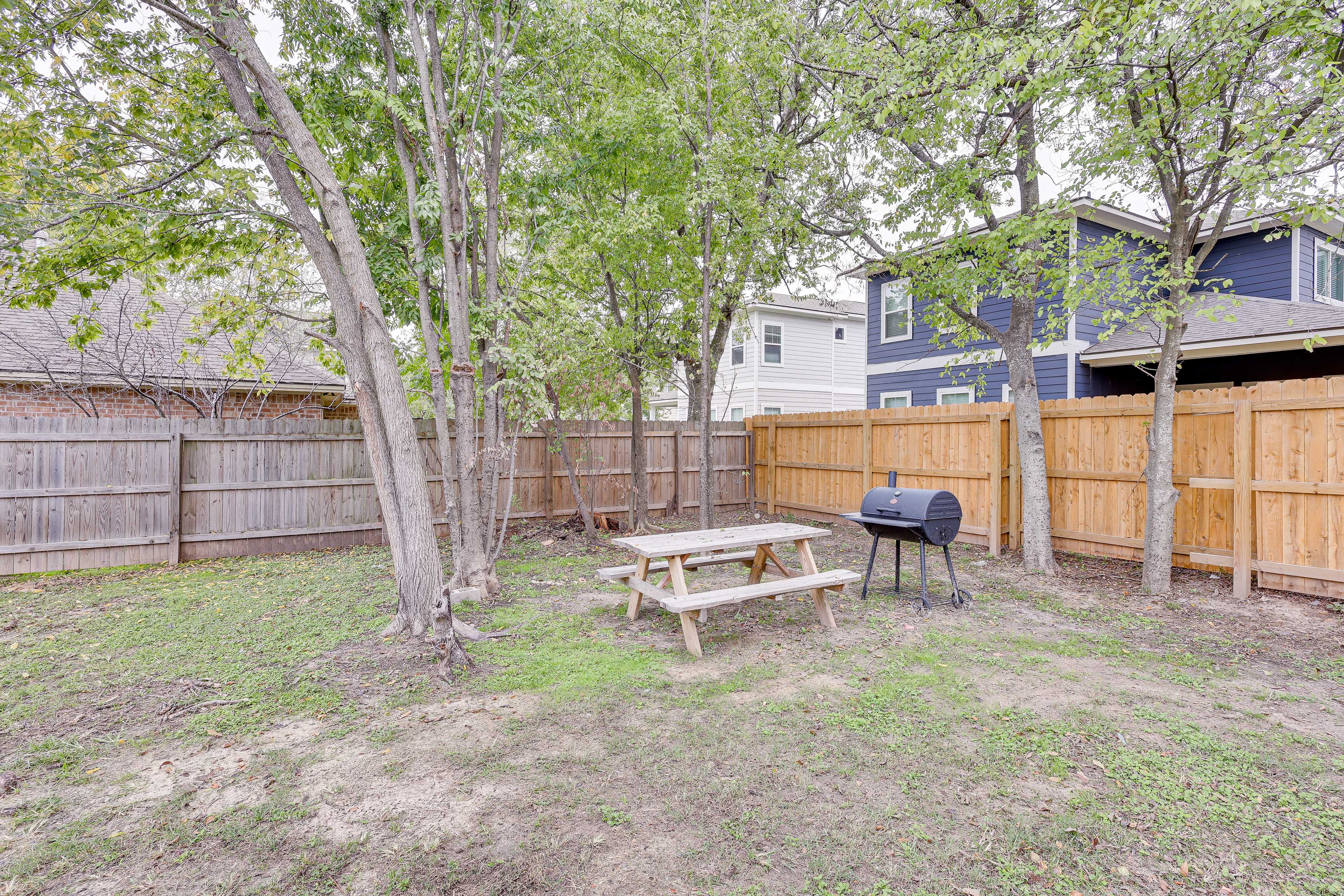 Yard | Charcoal Grill | Picnic Table