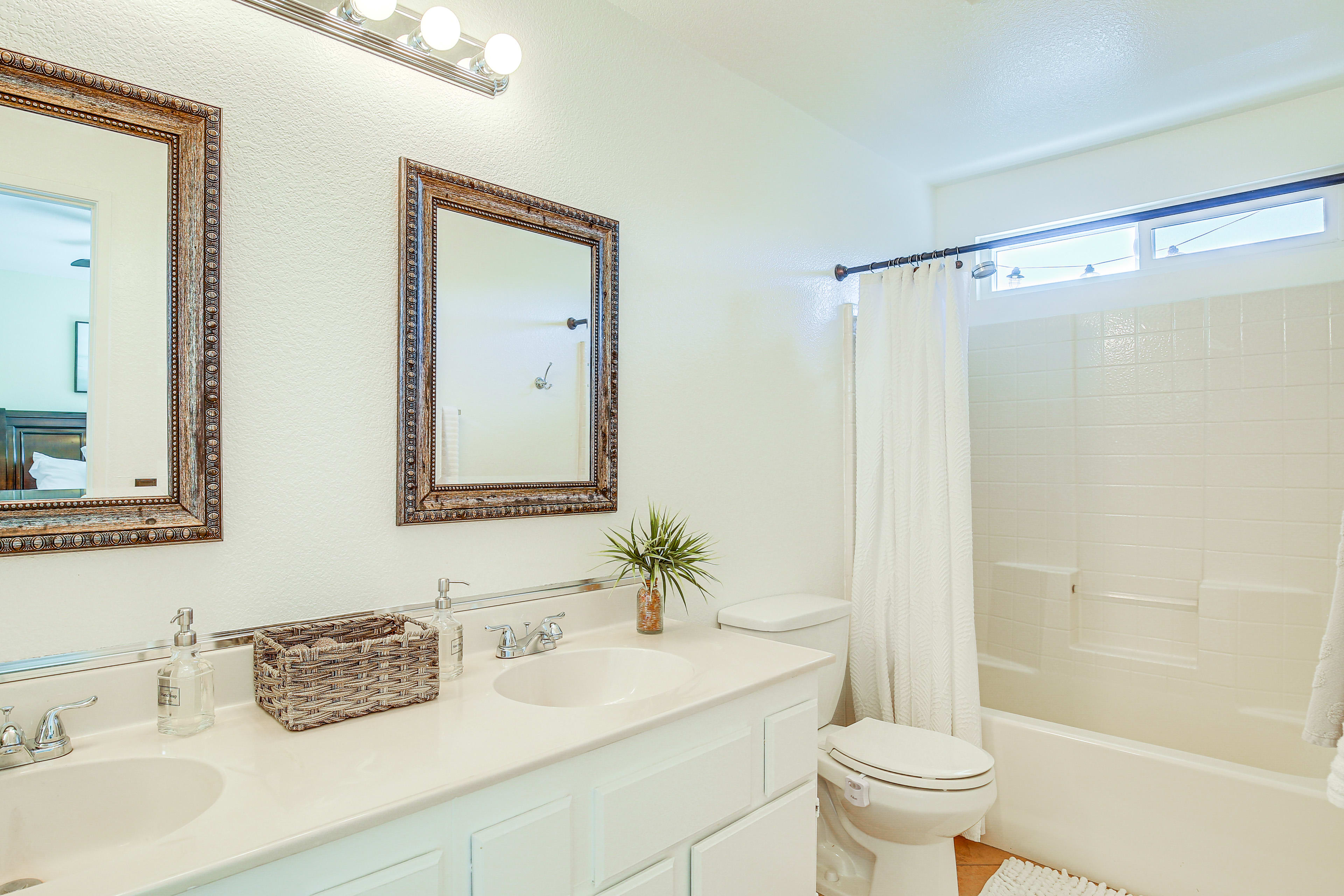 En-Suite Bathroom | Towels Provided