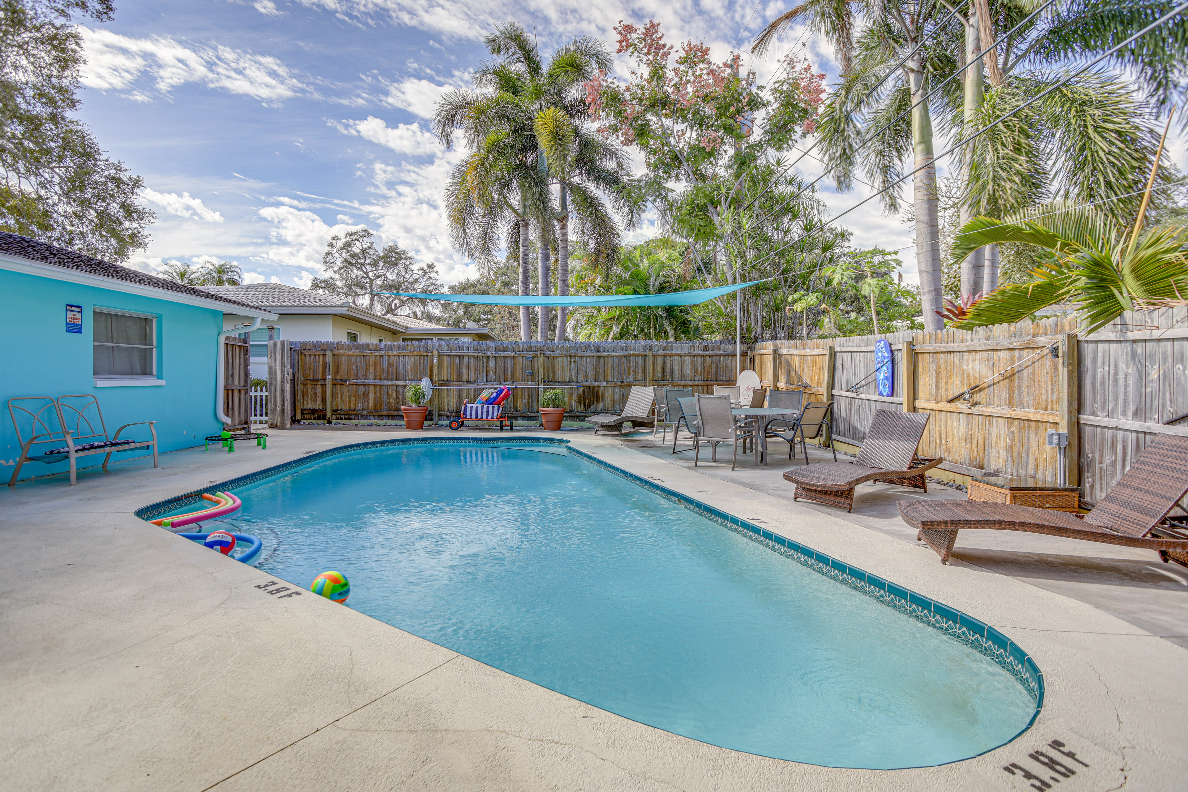 Largo Family Oasis: Private Pool & Hot Tub!