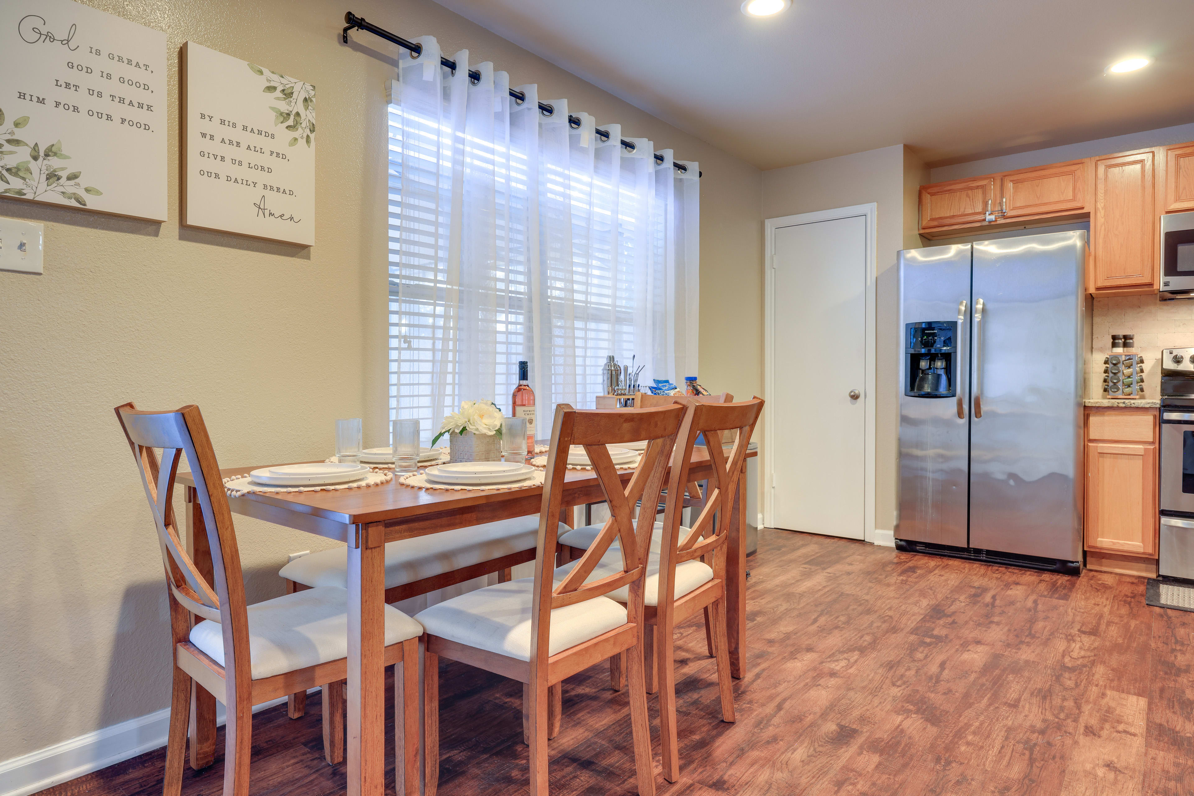 Dining Area | Dishware/Flatware