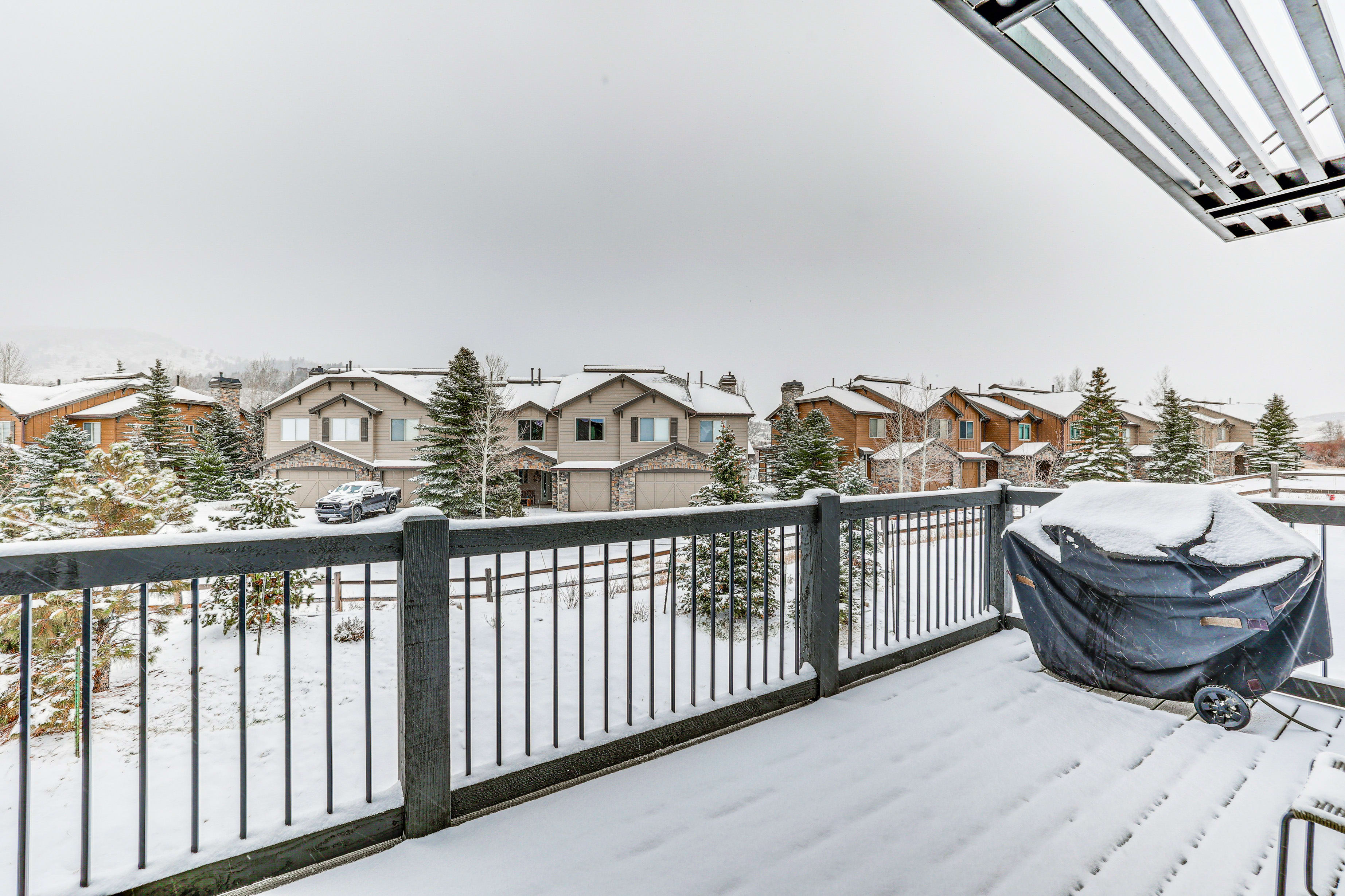 Balcony | Gas Grill | Community Lake Access