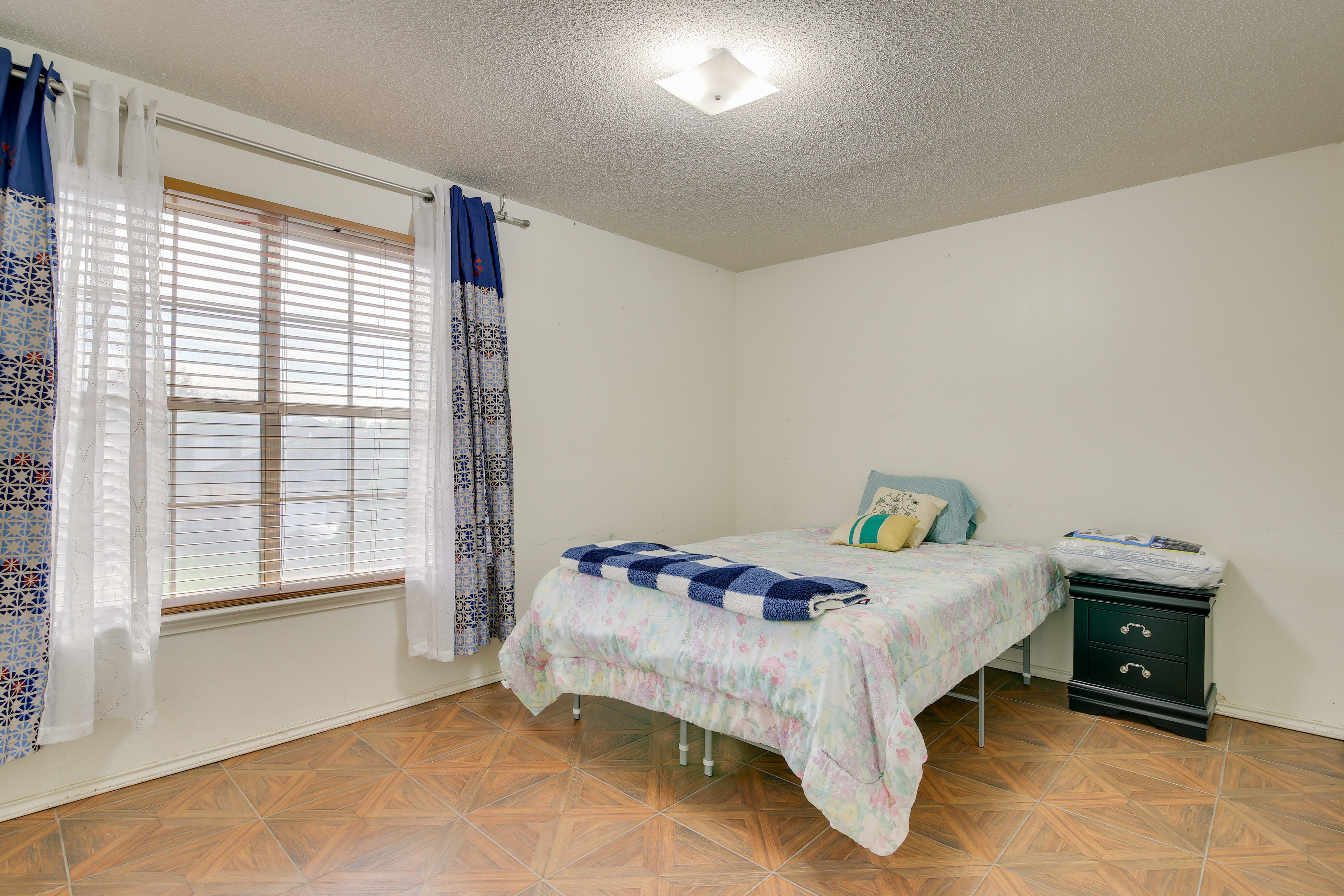 Bedroom 2 | 2nd Floor | Queen Bed