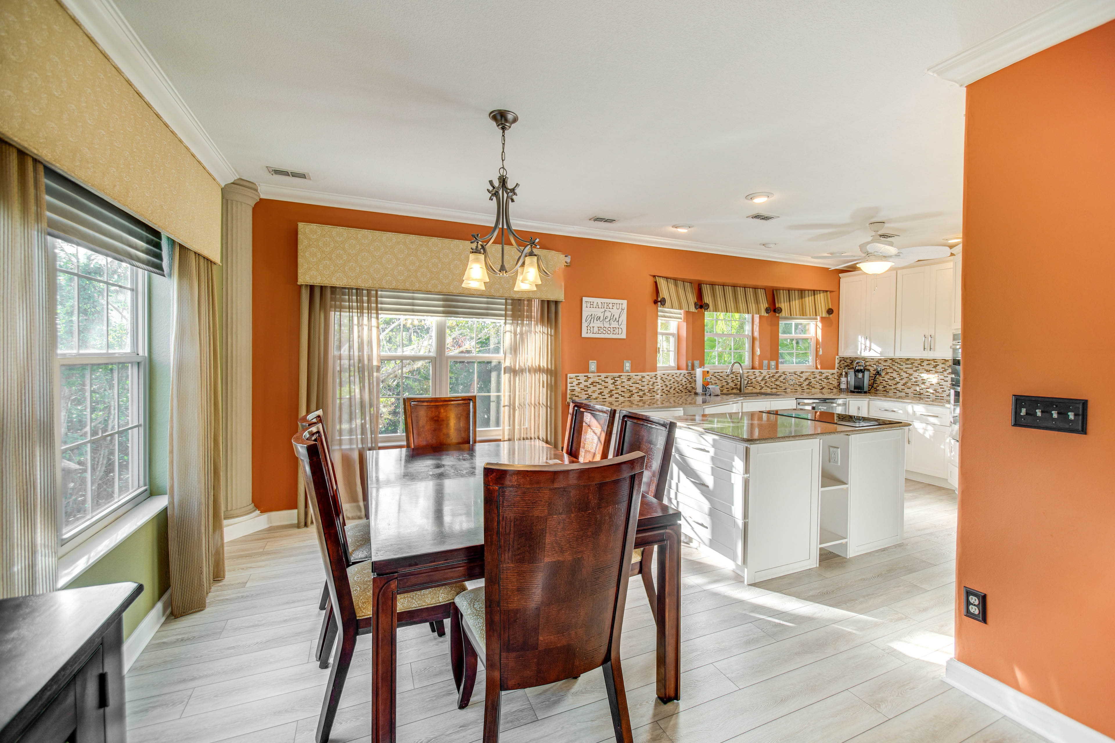 Dining Area | Dishware & Flatware Provided