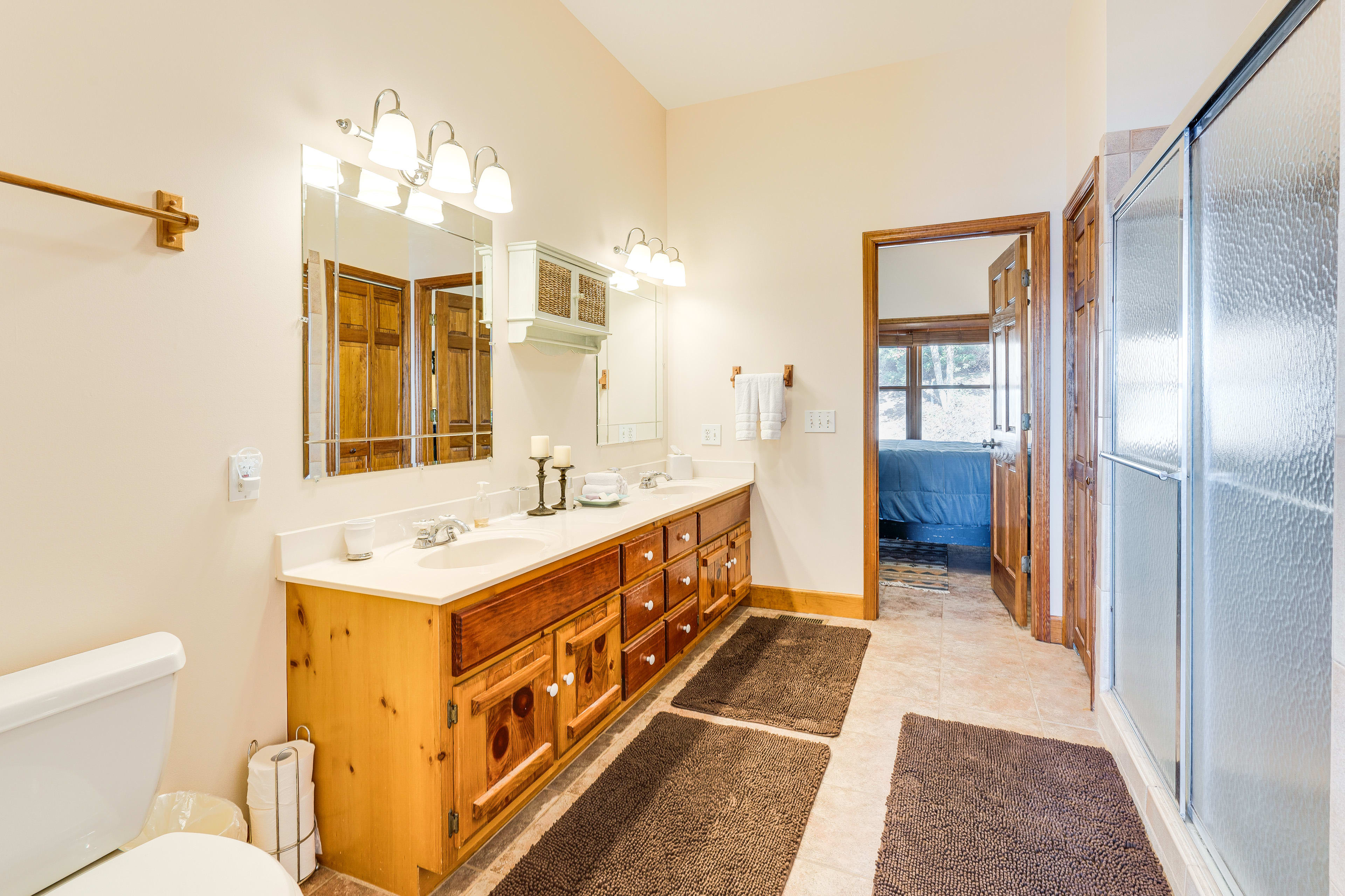 Jack-and-Jill Bathroom | Access via Bedrooms 3 & 4 | Towels Provided