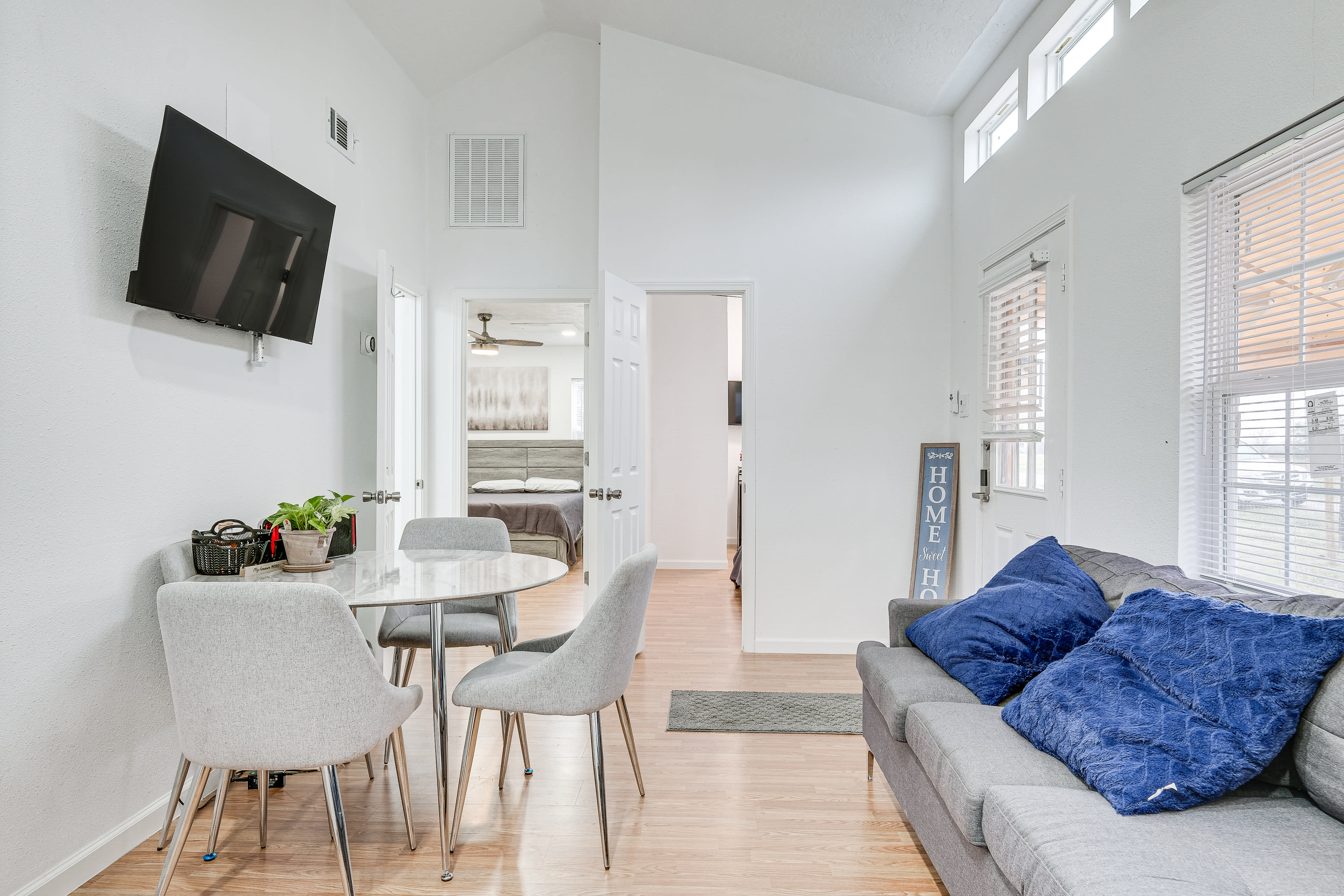 Dining Area | Dining Table | Dishware/Flatware