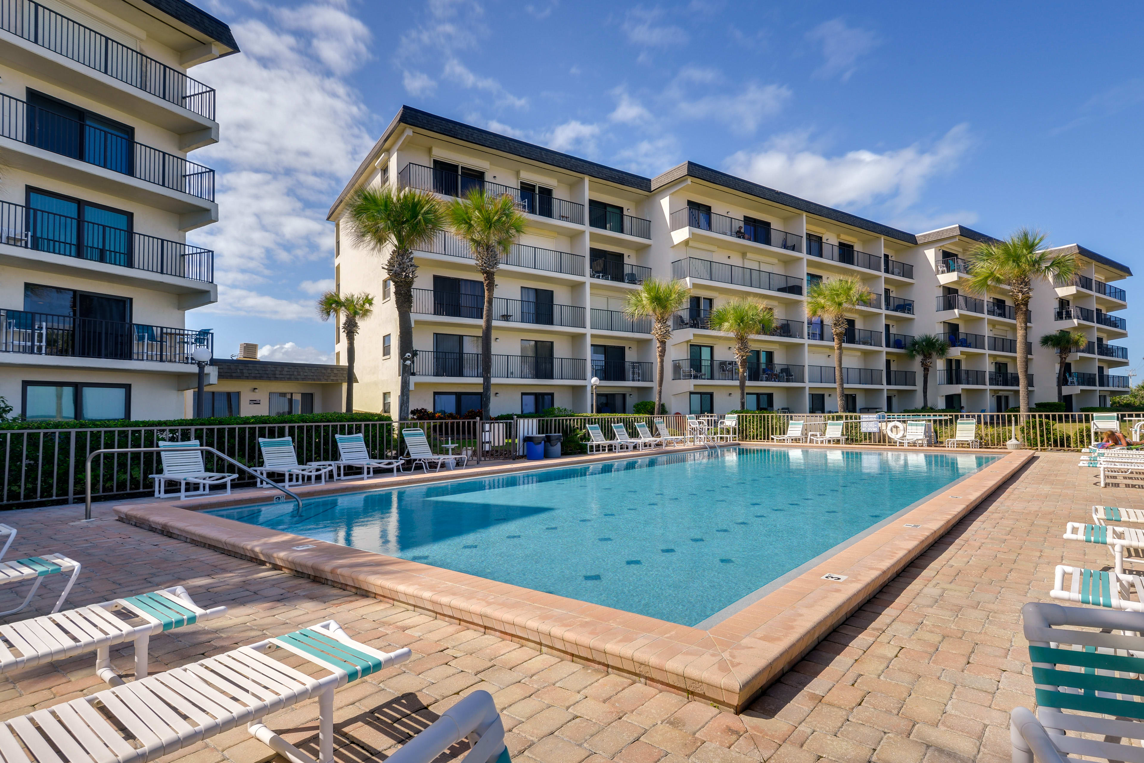 Ormond Beach Vacation Rental | 2BR | 2BA | 925 Sq Ft | Step Free (via Elevator)