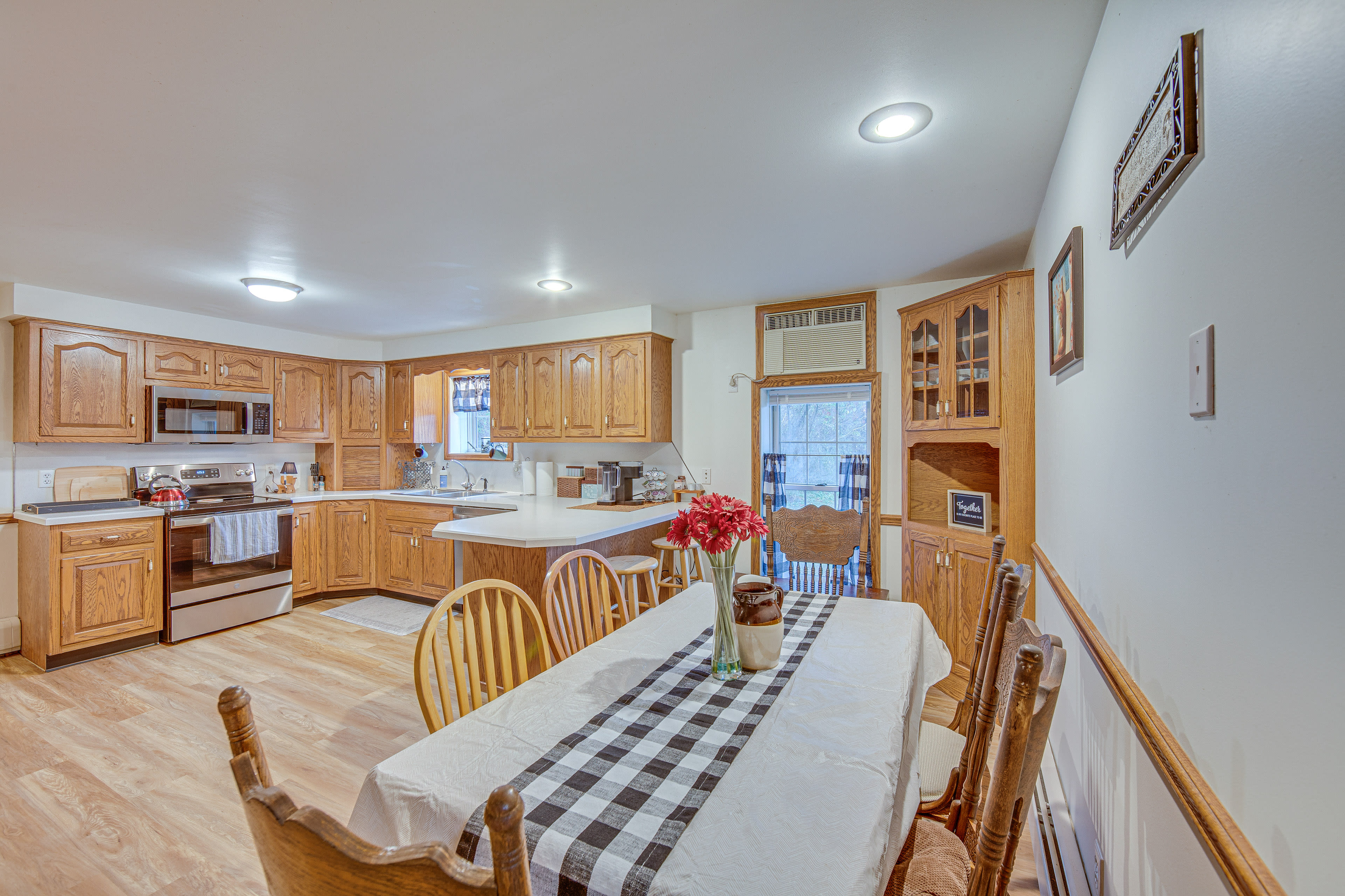 Kitchen | Dining Area | Coffee Maker | Cooking Basics