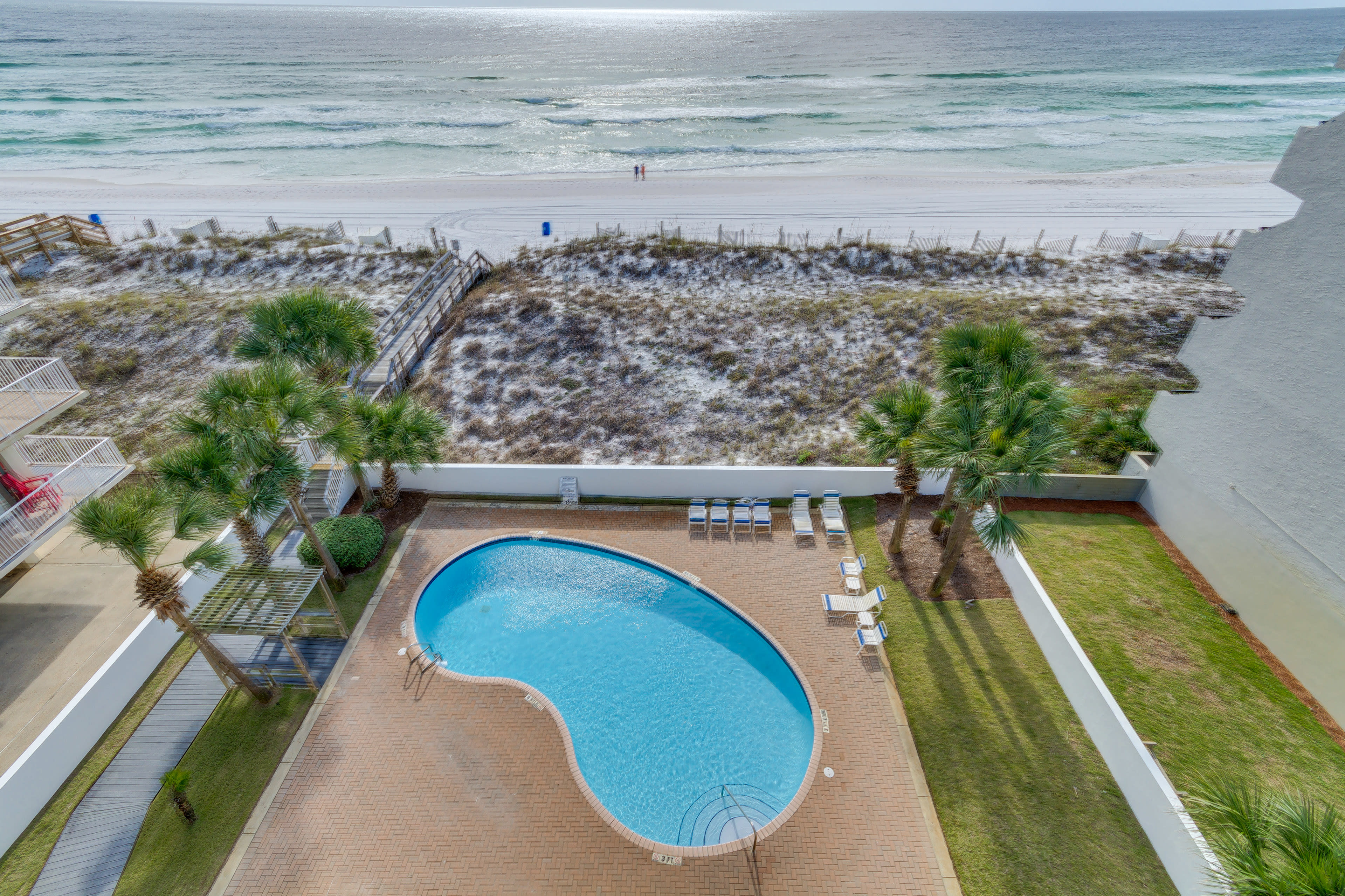 Dune Pointe Condos | Community Outdoor Pool | Oceanfront