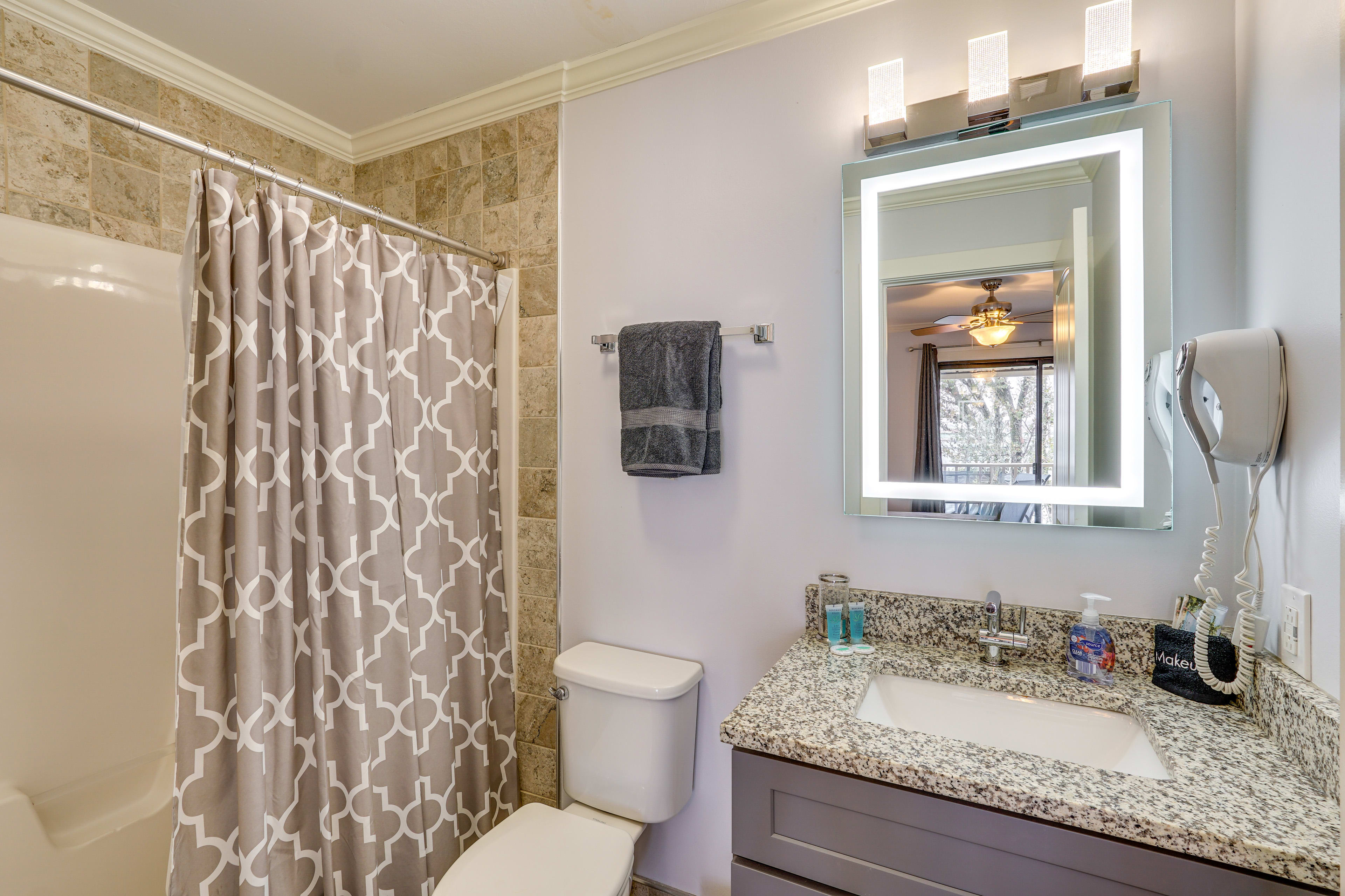 En-Suite Bathroom | Complimentary Toiletries