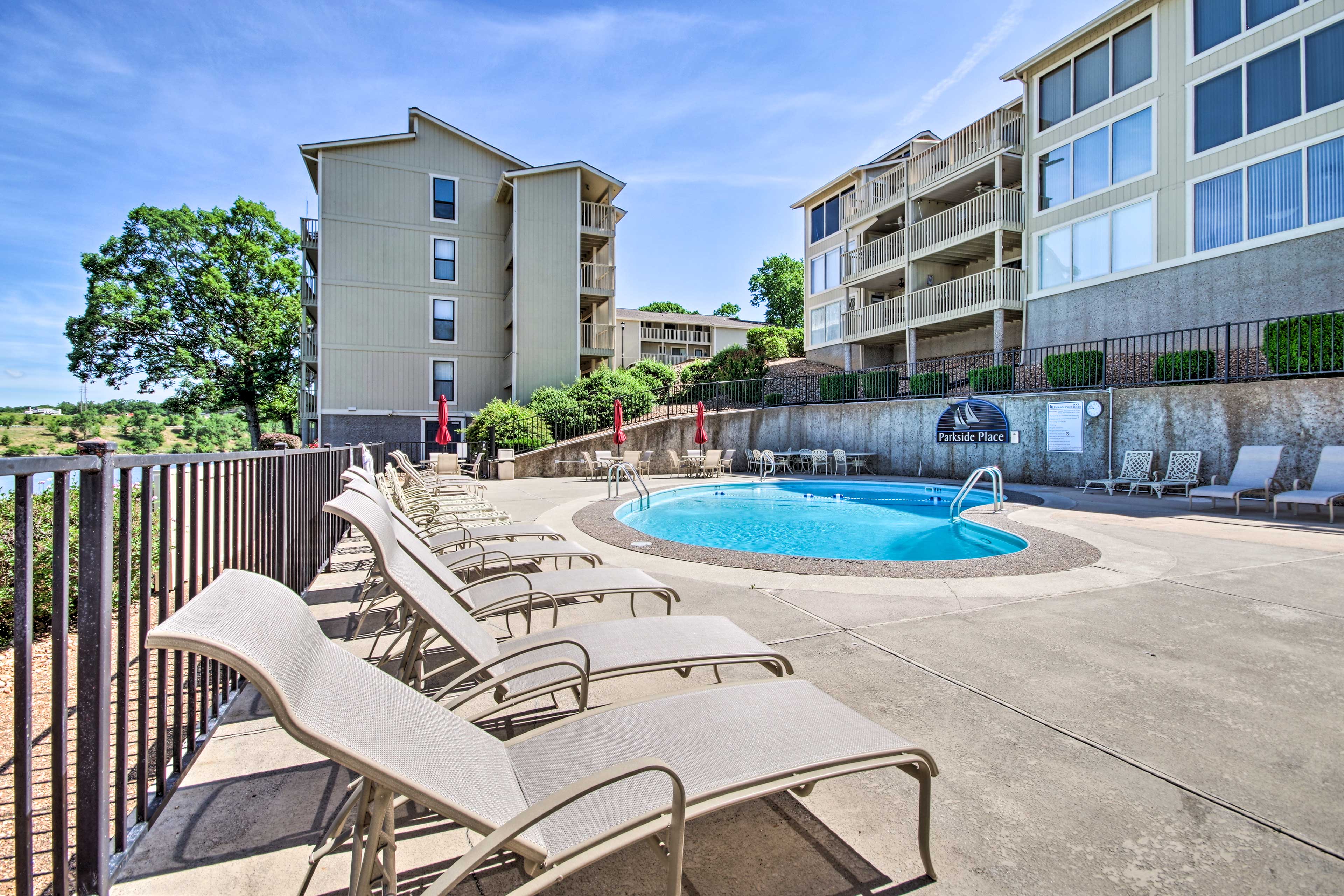 Community Amenities | Outdoor Pool