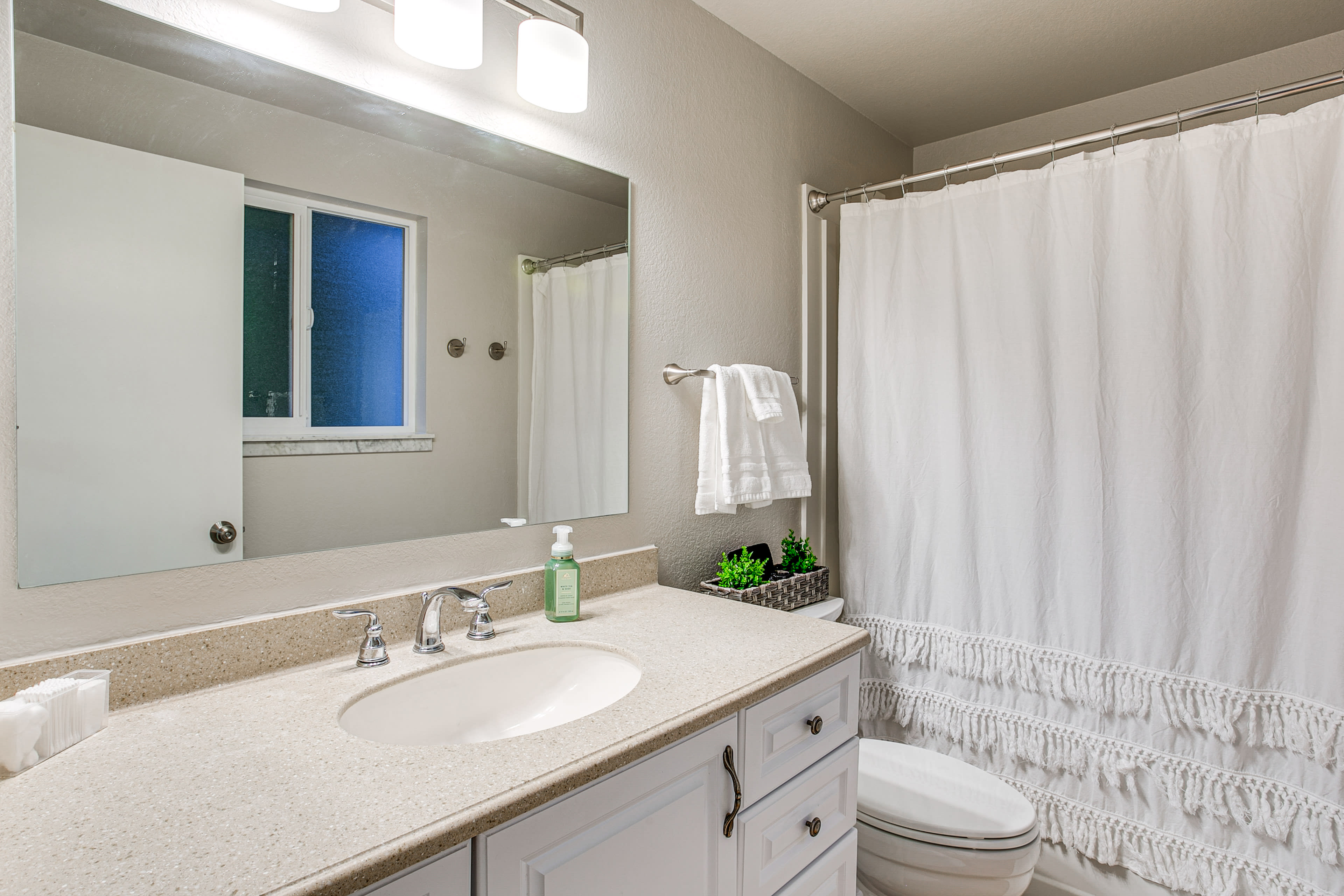 En-Suite Bathroom | Complimentary Toiletries