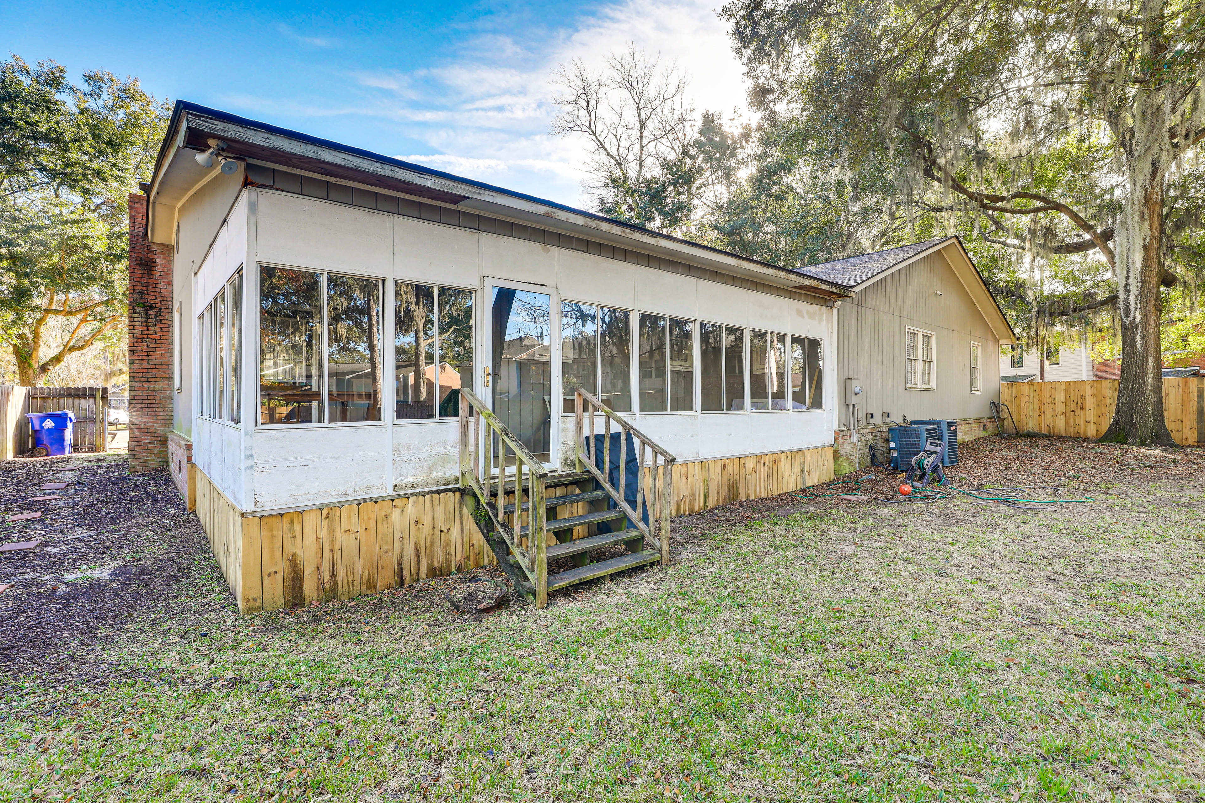 Private Fenced Backyard | Gas & Charcoal Grills