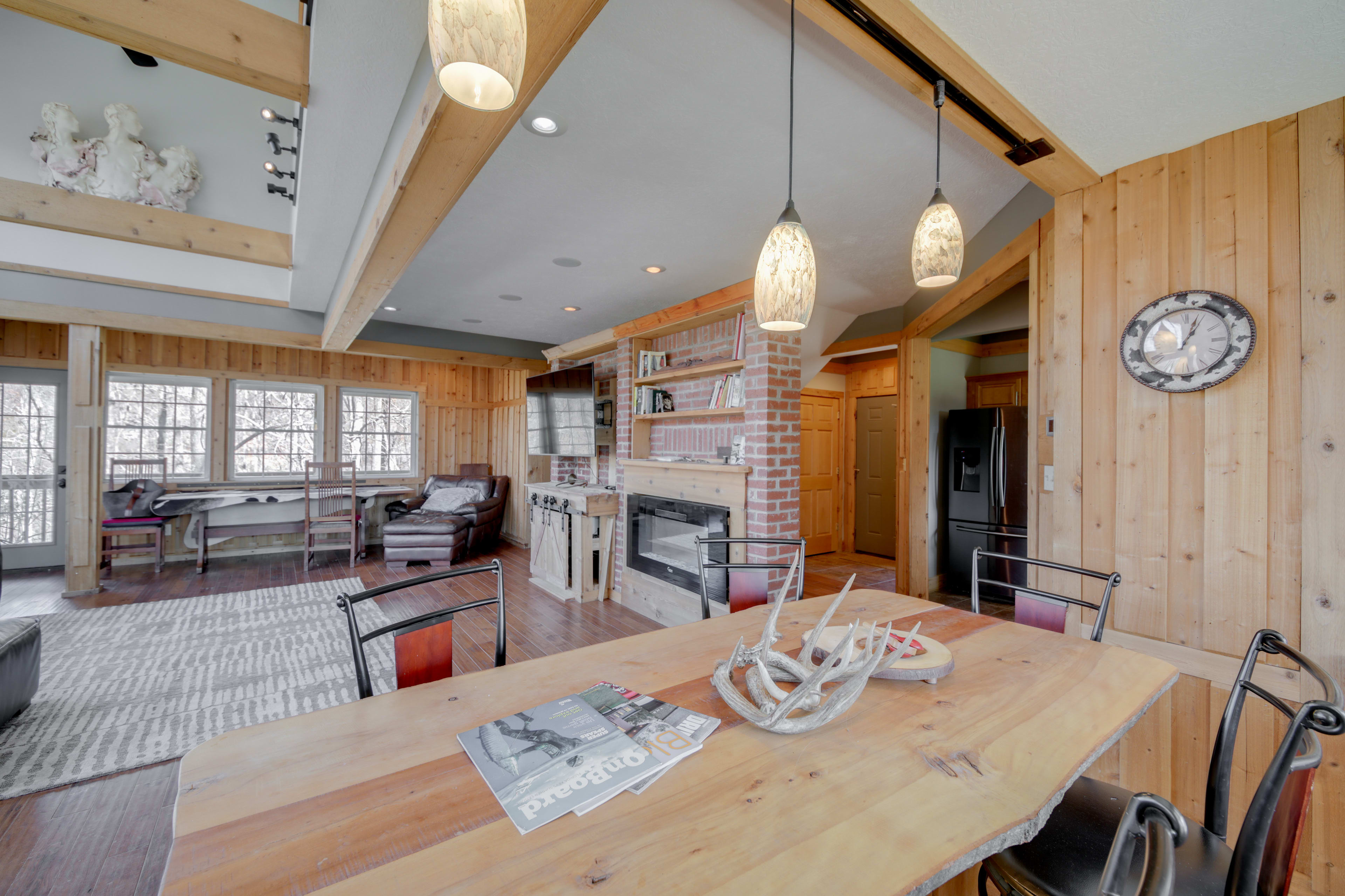 Dining Area | Dishware/Flatware Provided