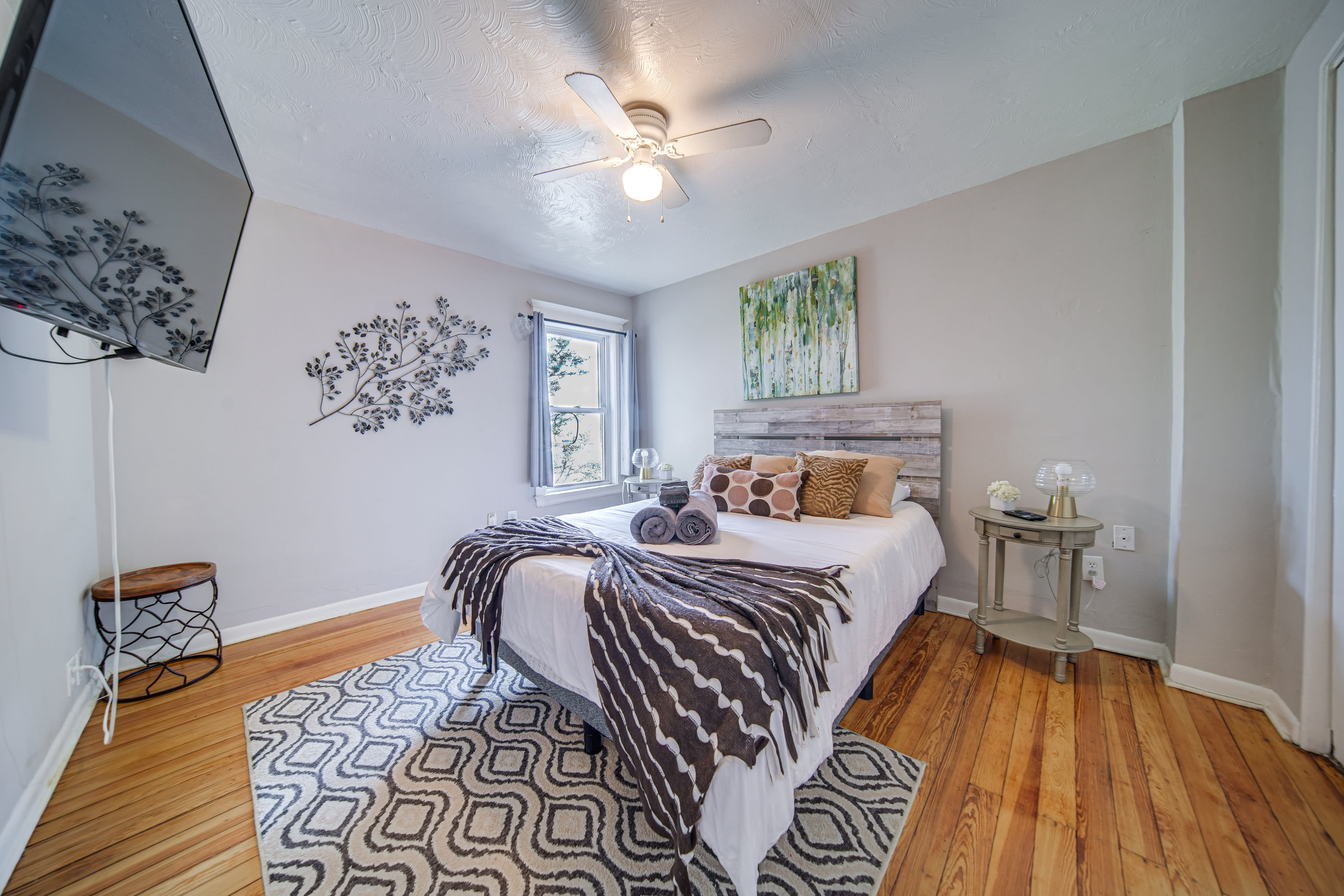 Bedroom 2 | Queen Bed | Flat-Screen TV | 2nd Floor