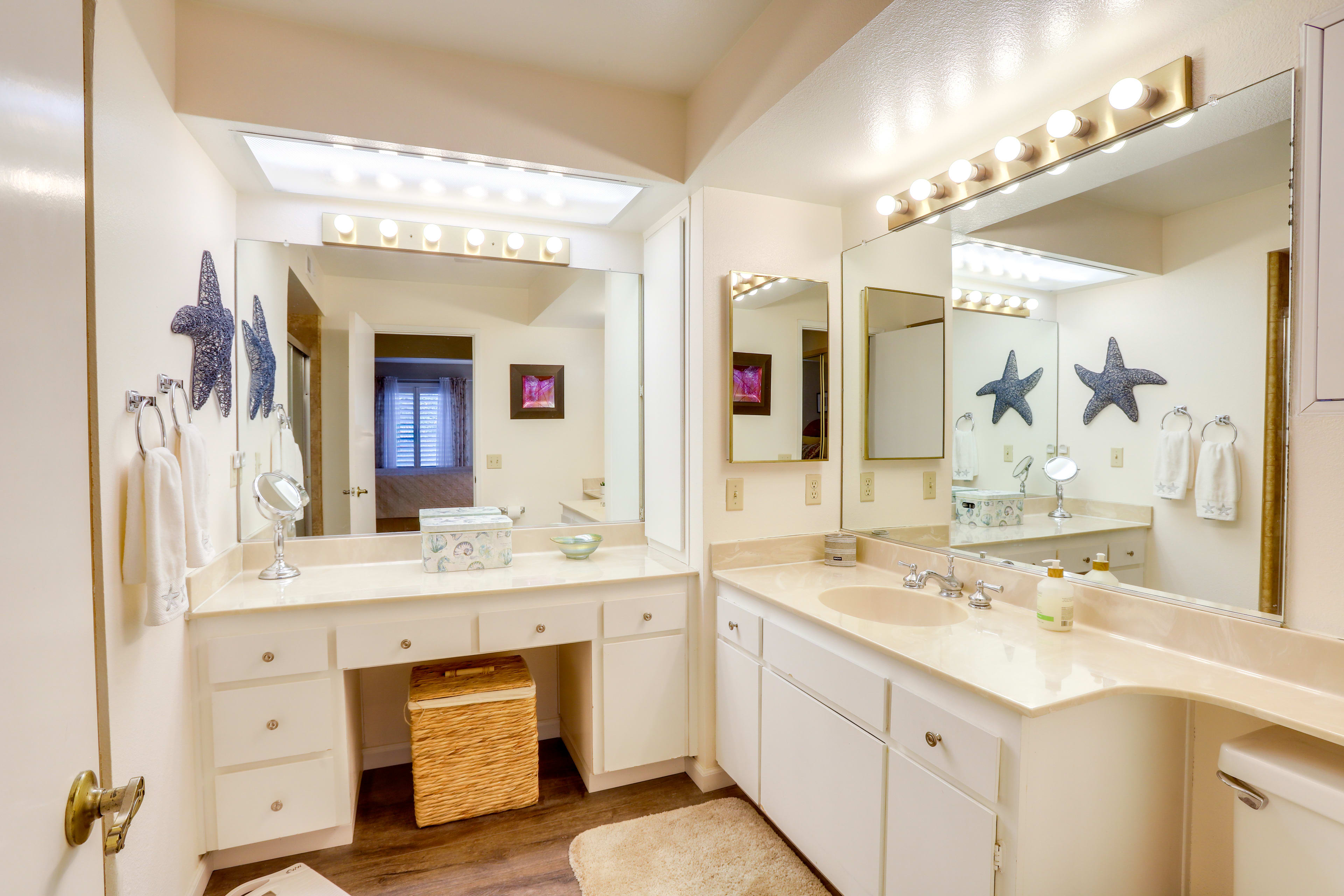 Full Bathroom | Complimentary Toiletries