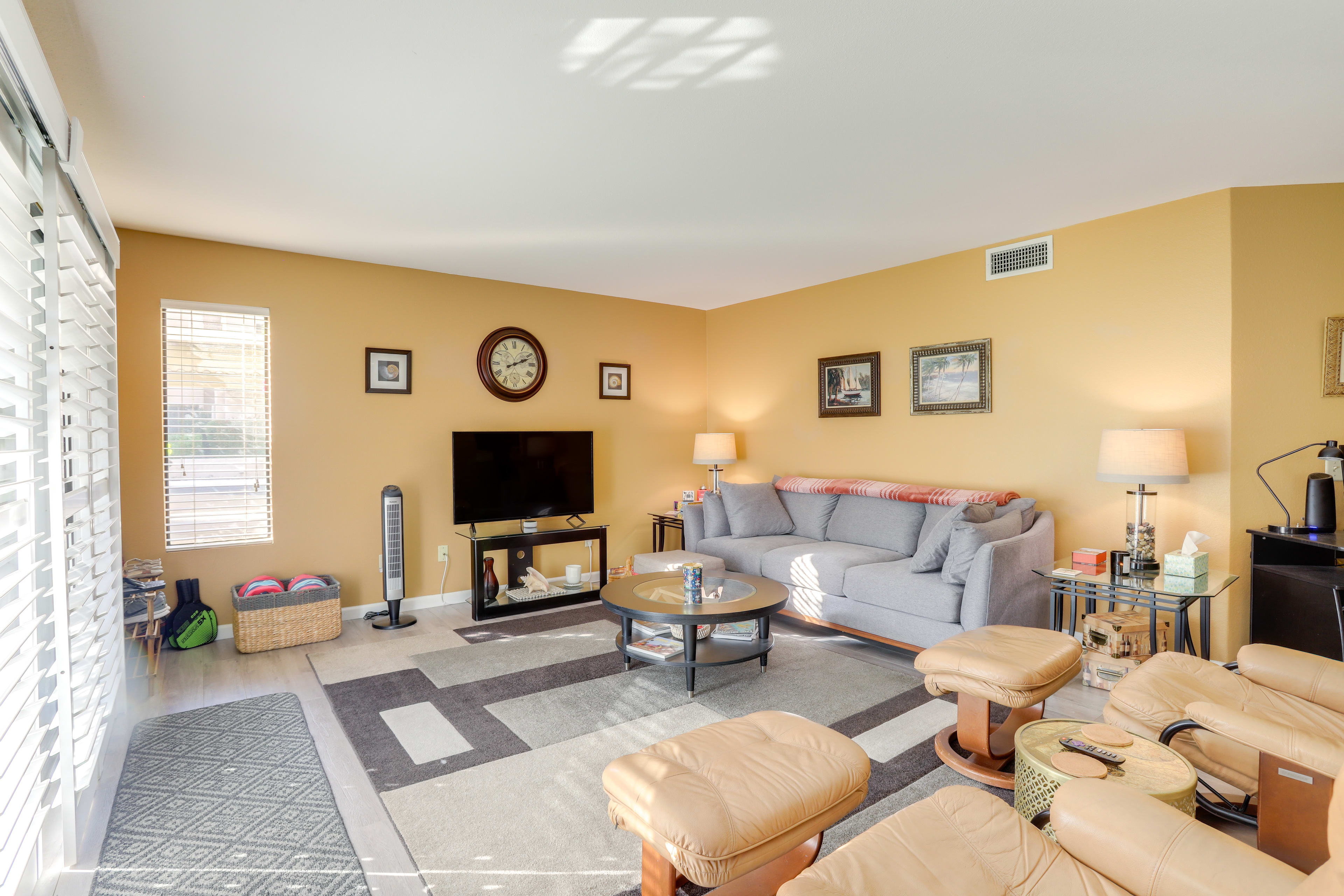 Living Room | Central Air Conditioning | Keyless Entry