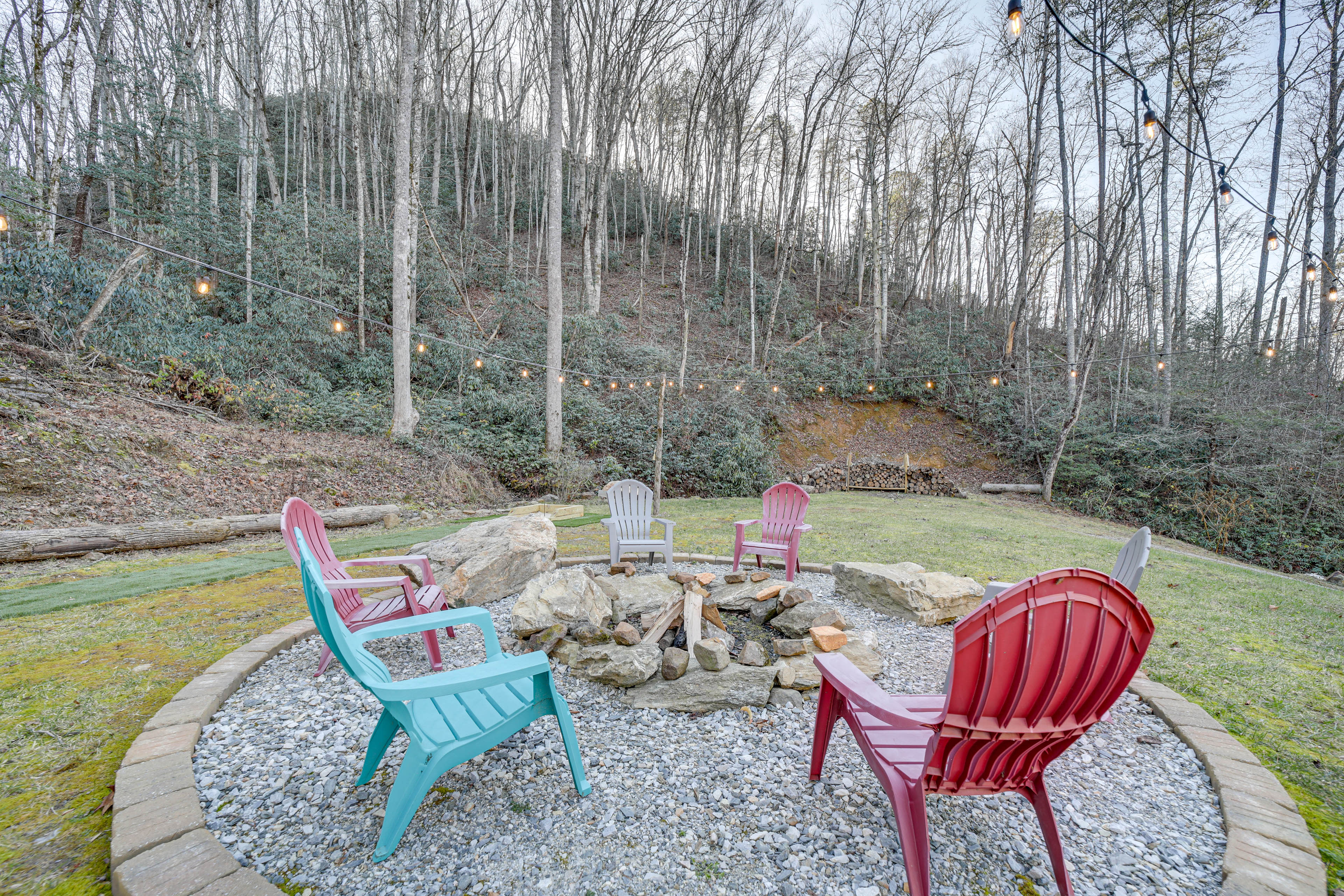 Private Yard | Fire Pit | Horseshoes
