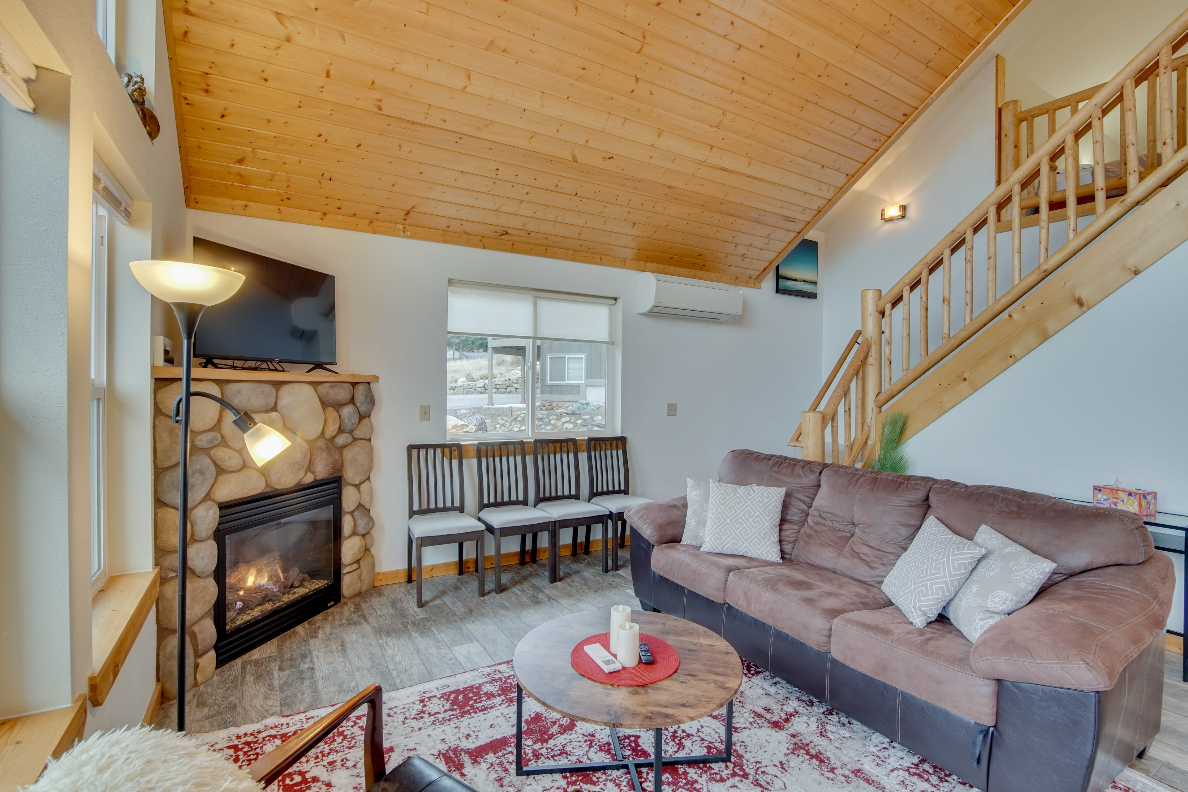 Living Room | Gas Fireplace | Smart TV | 2nd Floor