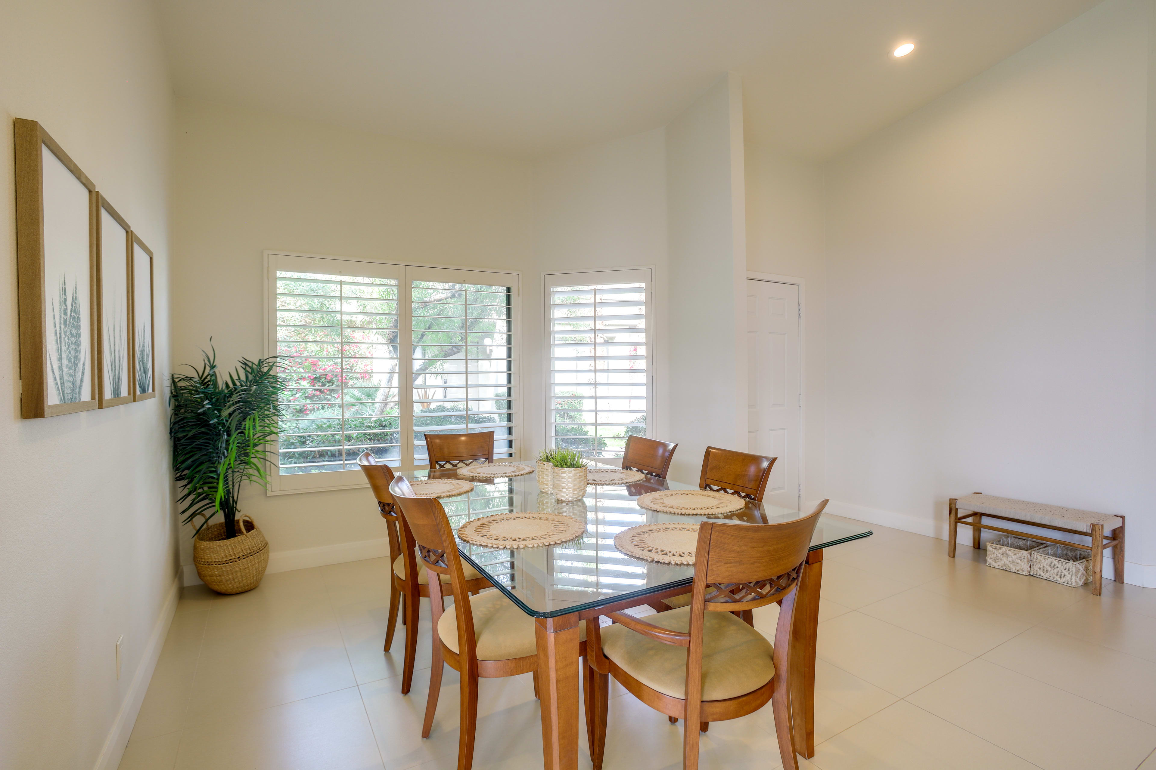 Dining Area | Dining Table | Dishware/Flatware