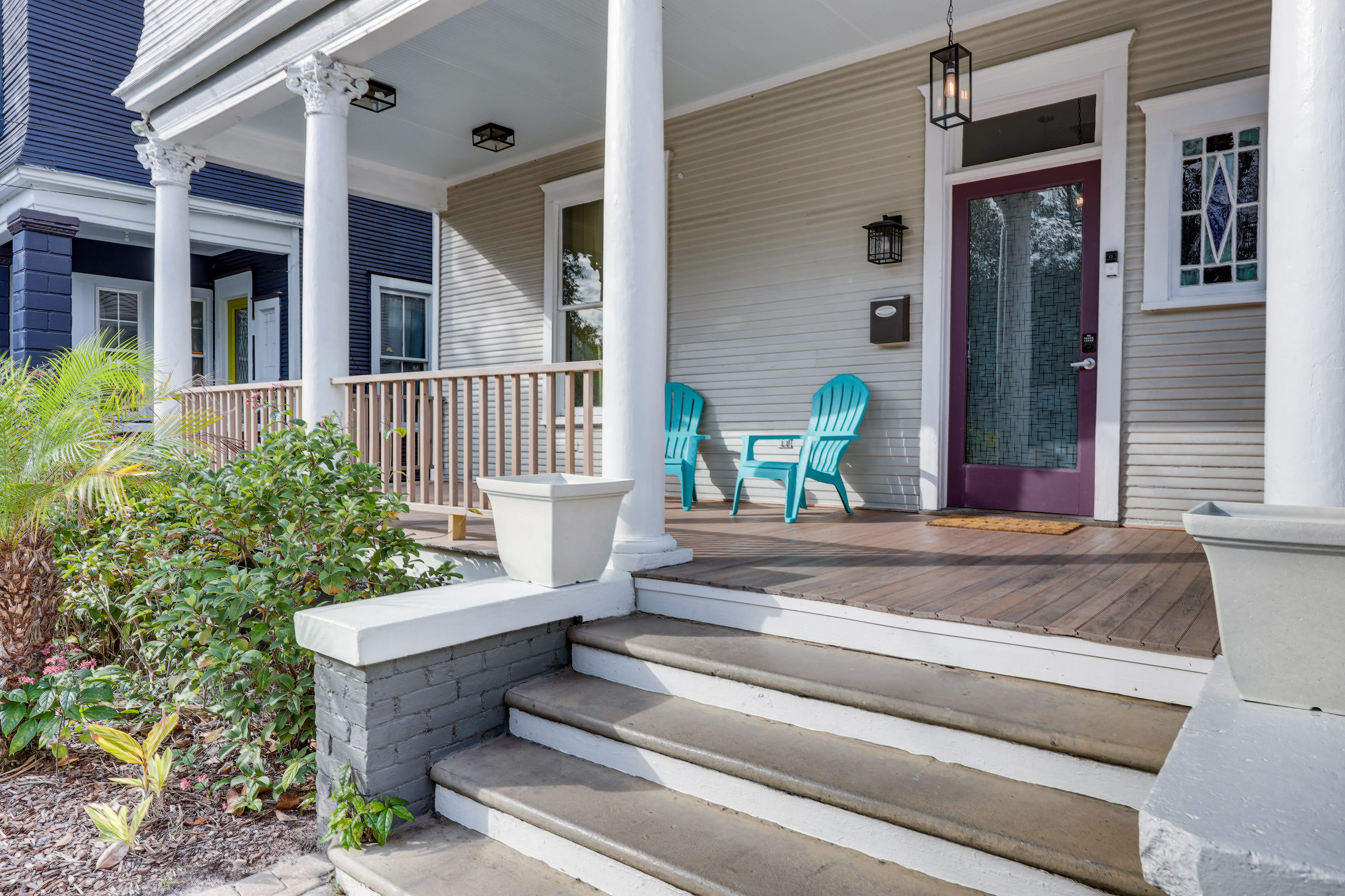 Home Entrance | 4 Exterior Security Cameras (Facing Out) | Keyless Entry