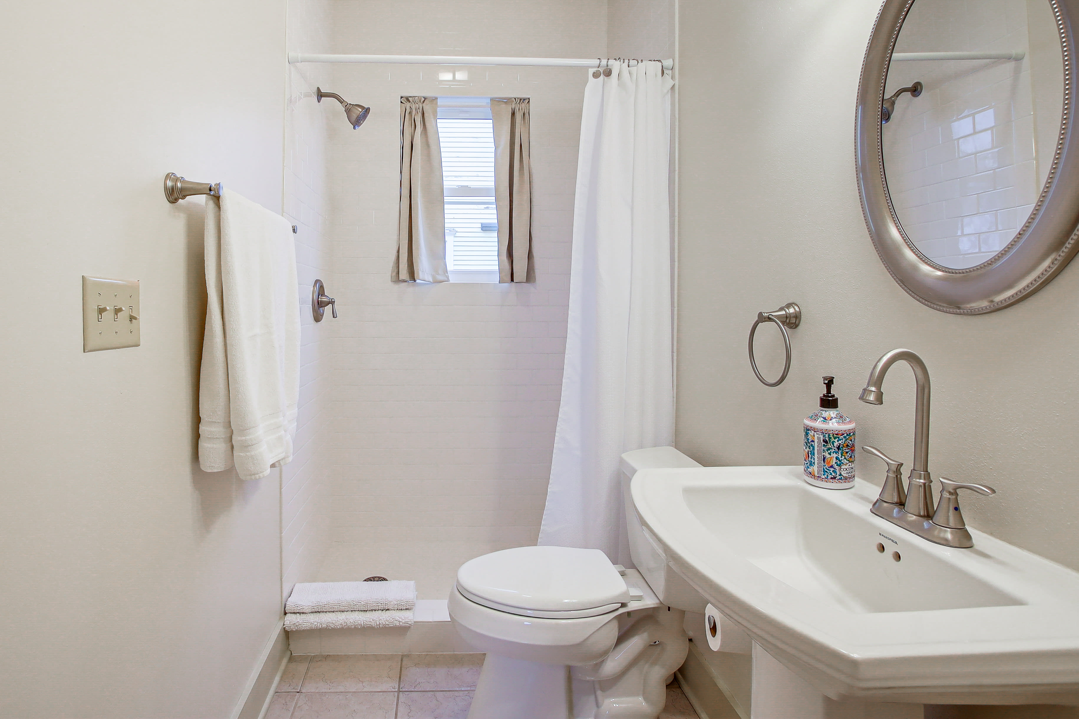 Full Bathroom | Complimentary Toiletries | Hair Dryer | Towels