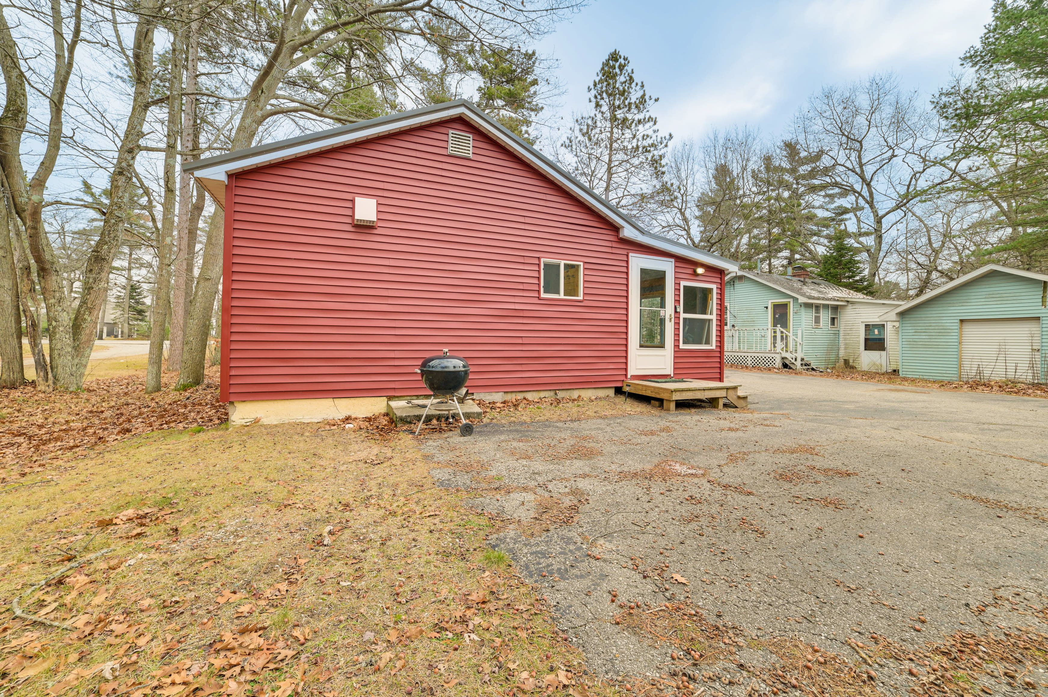 Cabin Exterior | Parking | Driveway (2 Vehicles) | RV/Trailer Parking Allowed