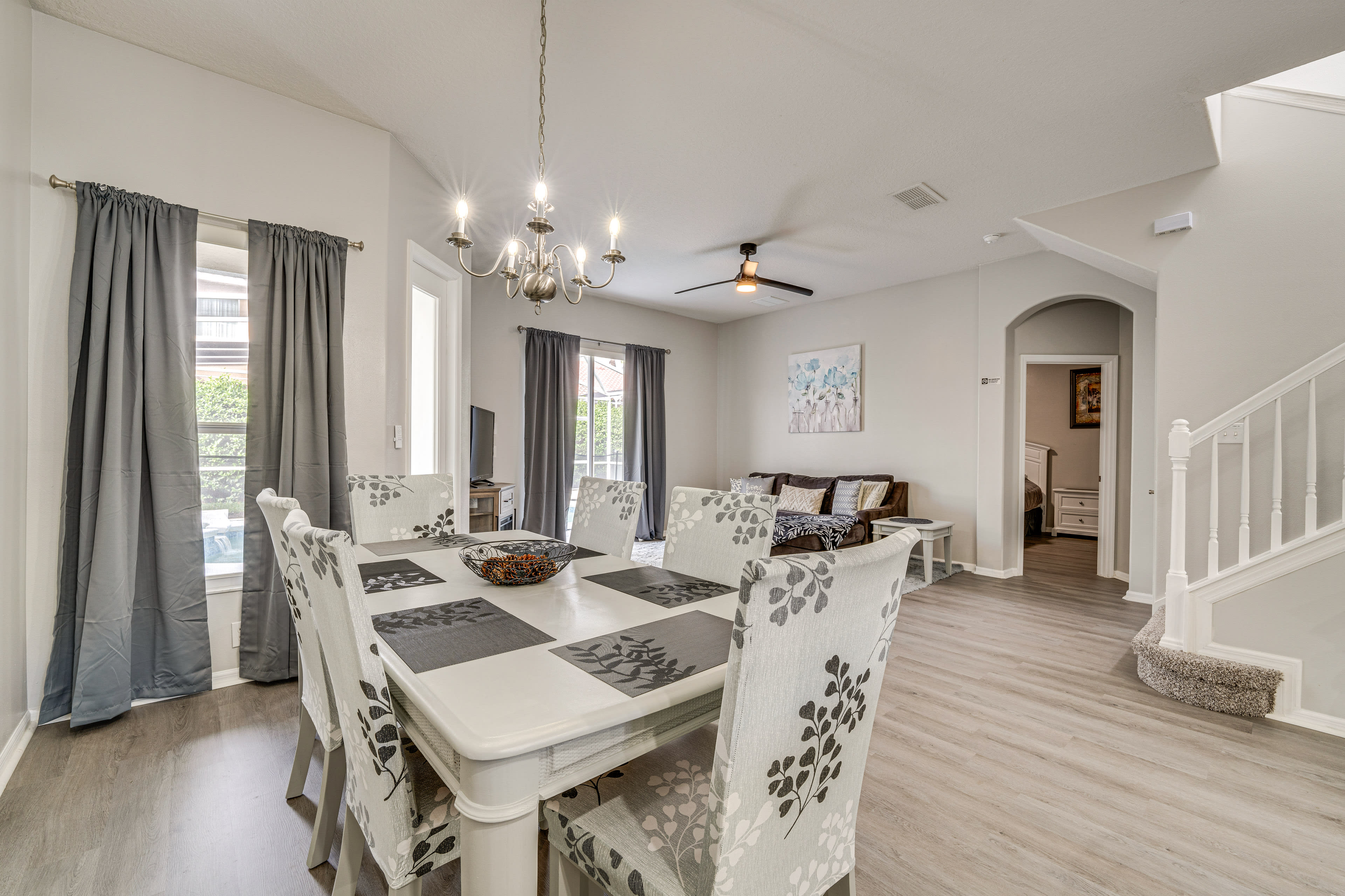 Dining Area | Dishware/Flatware Provided