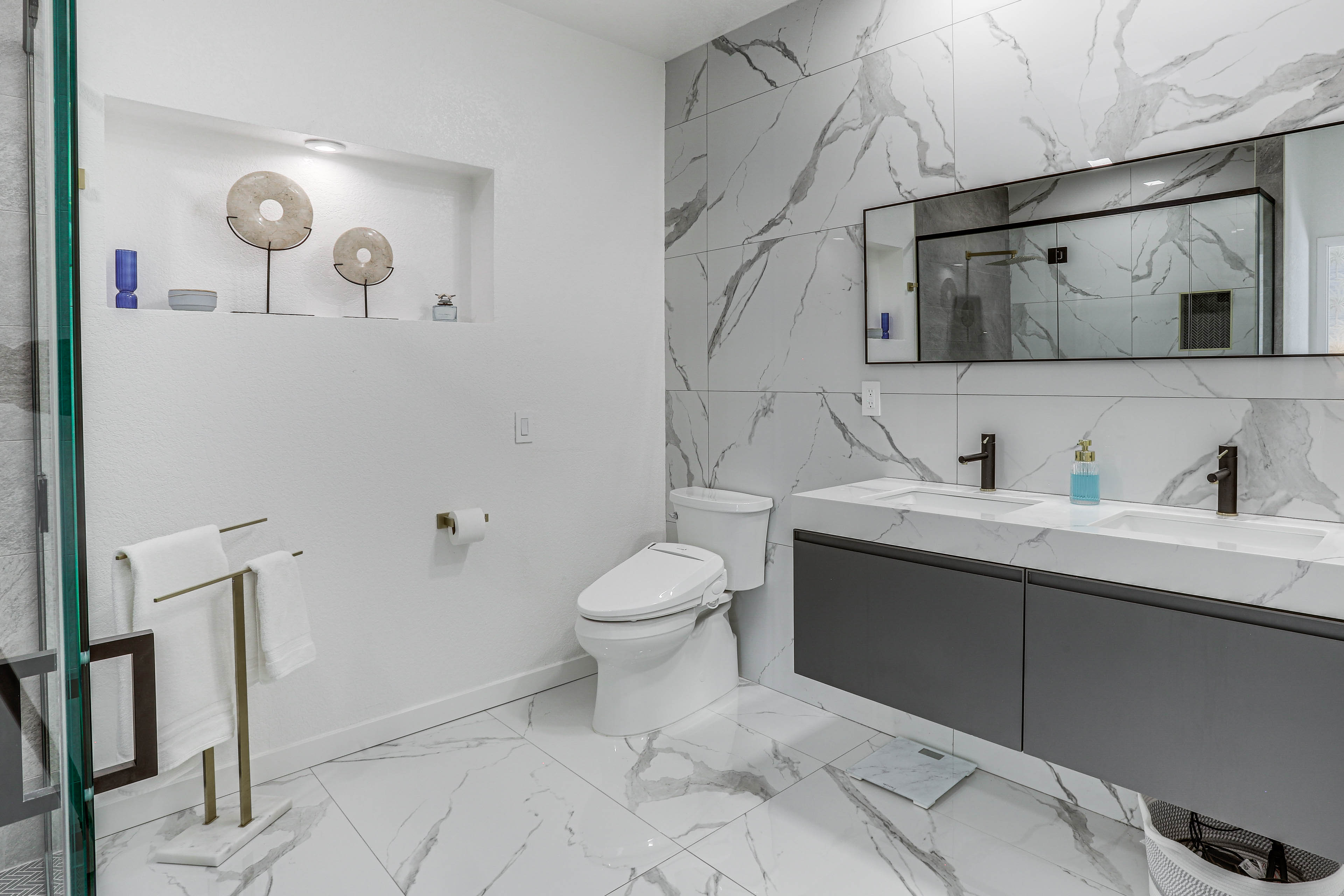 En-Suite Bathroom | Complimentary Toiletries | Hair Dryer