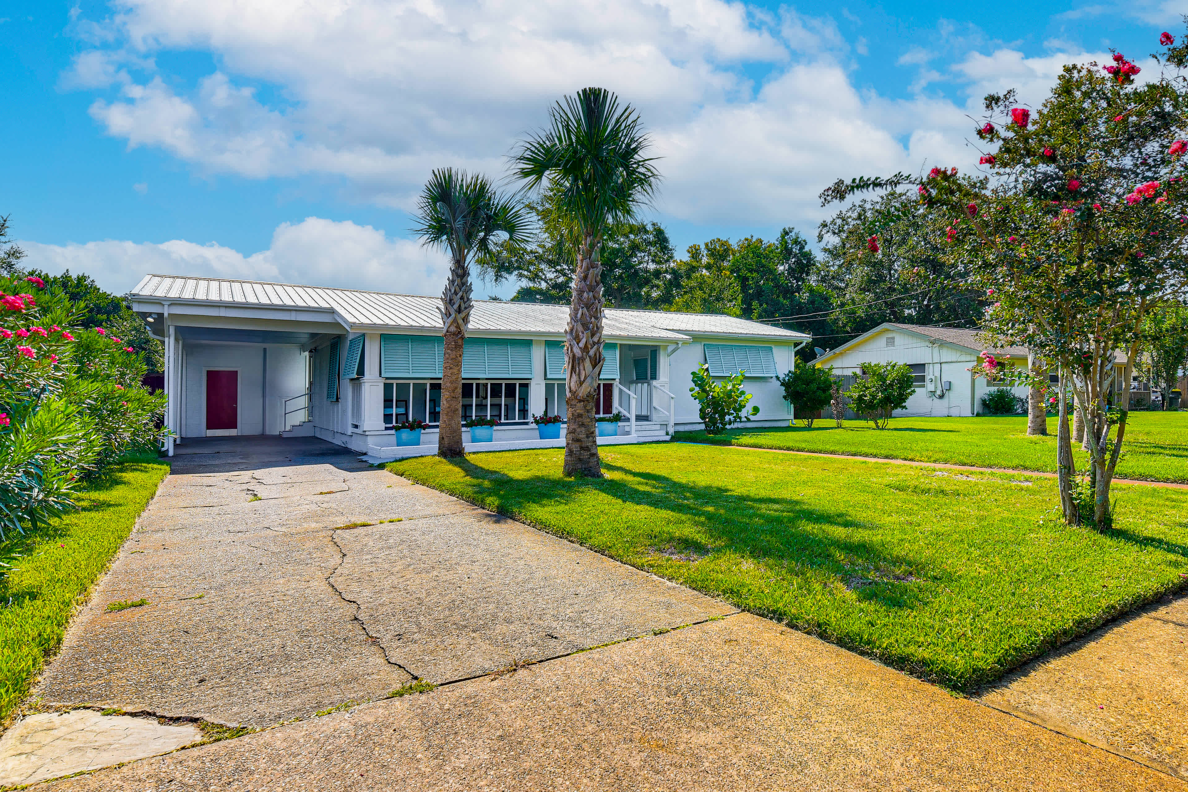 Parking | Carport (1 Vehicle) | Driveway (2 Vehicles) | Free Street Parking