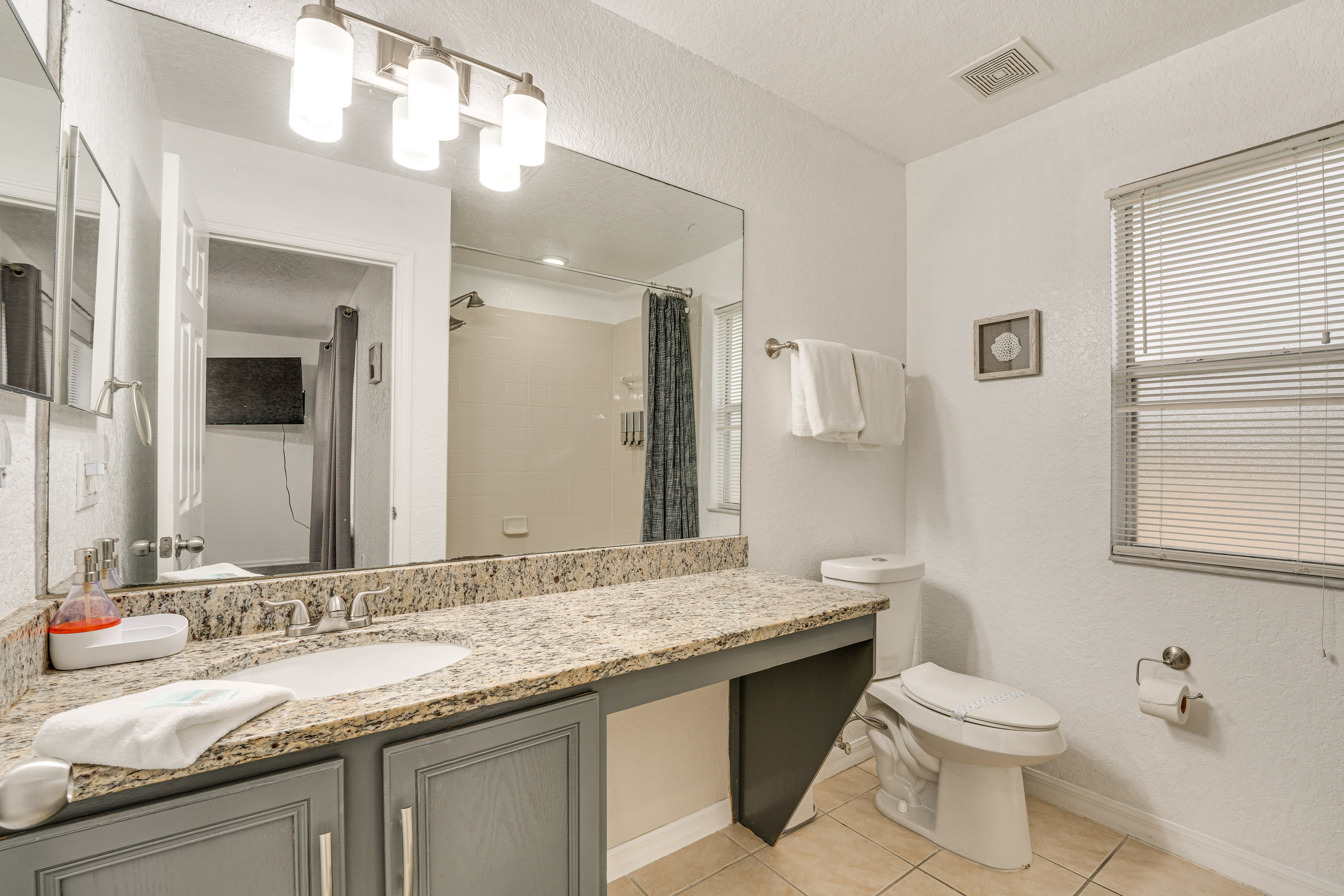 En-Suite Bathroom | 2nd Floor