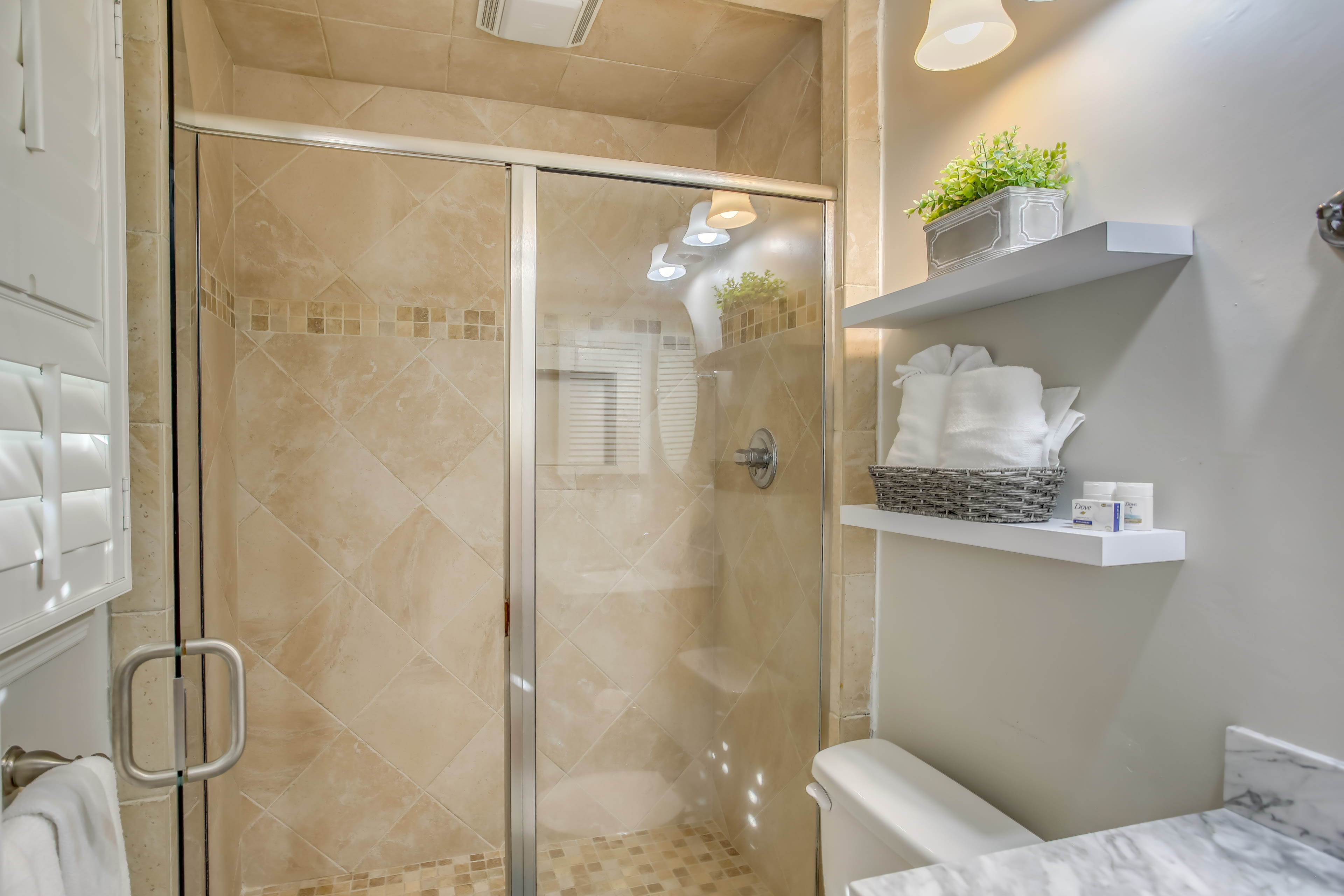 En-Suite Bathroom | 2nd Floor | Towels Provided