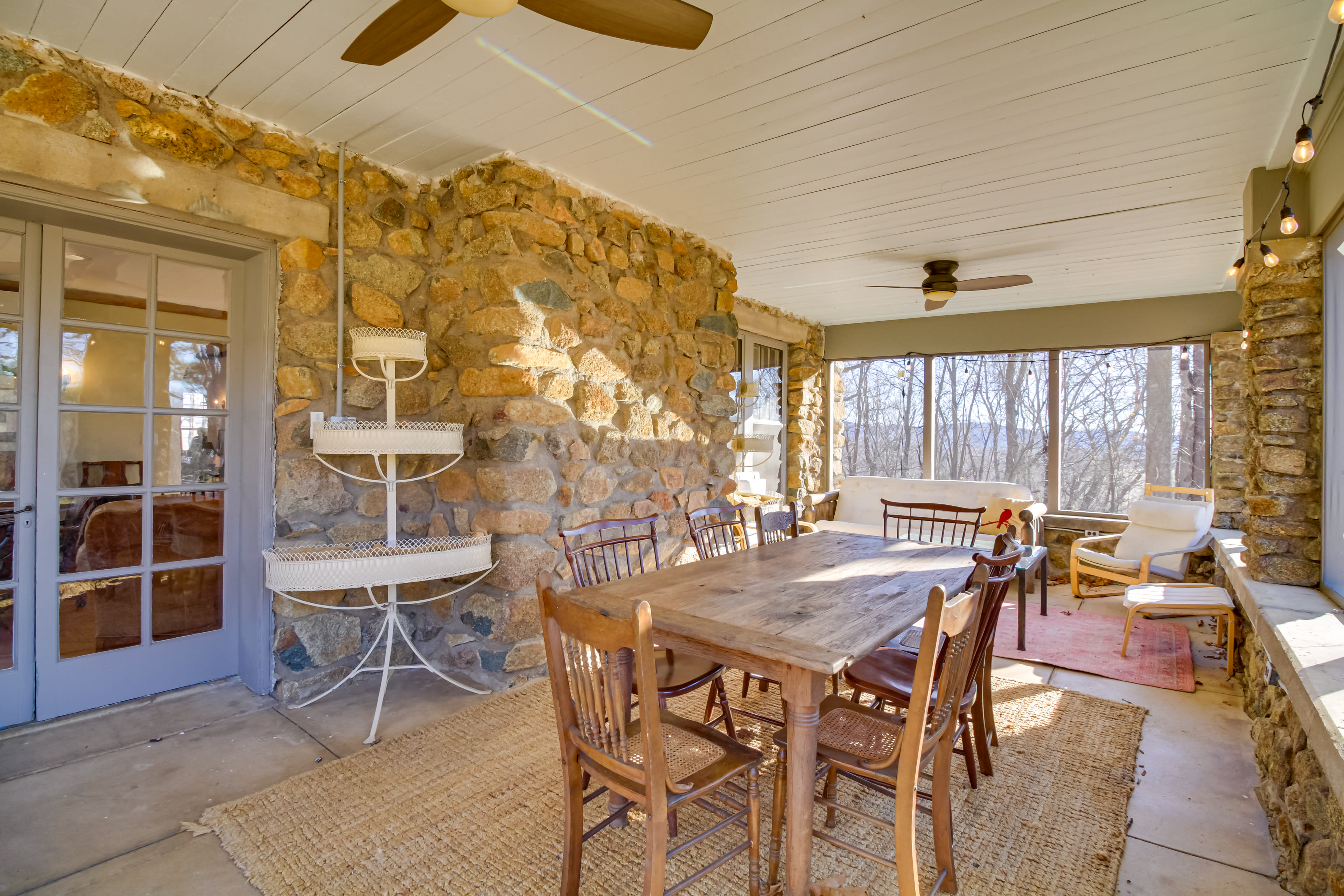 Screened-In Porch | Queen Futon | Outdoor Dining Area | Ceiling Fans