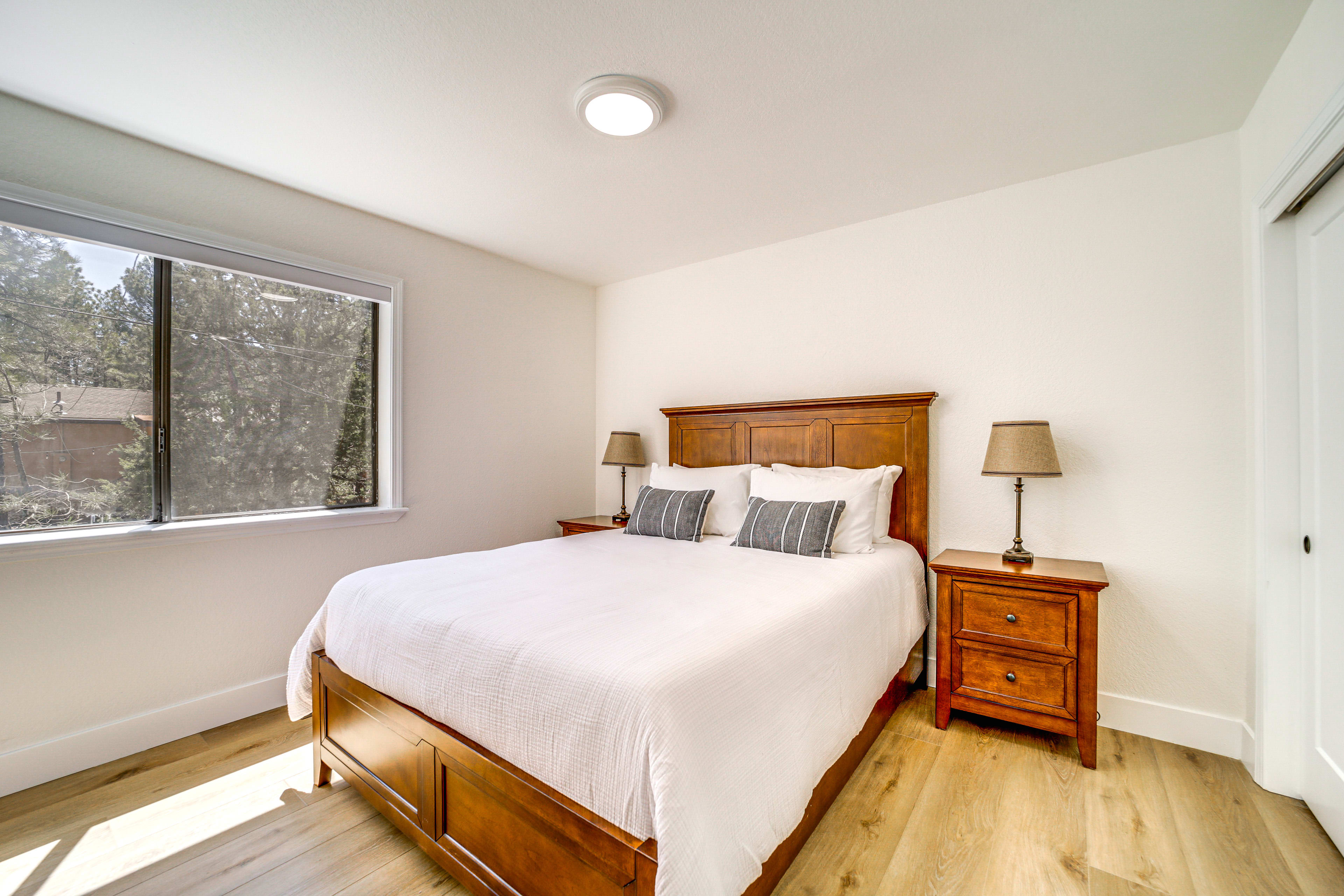 Bedroom 1 | 1st Floor | Queen Bed | Linens Provided
