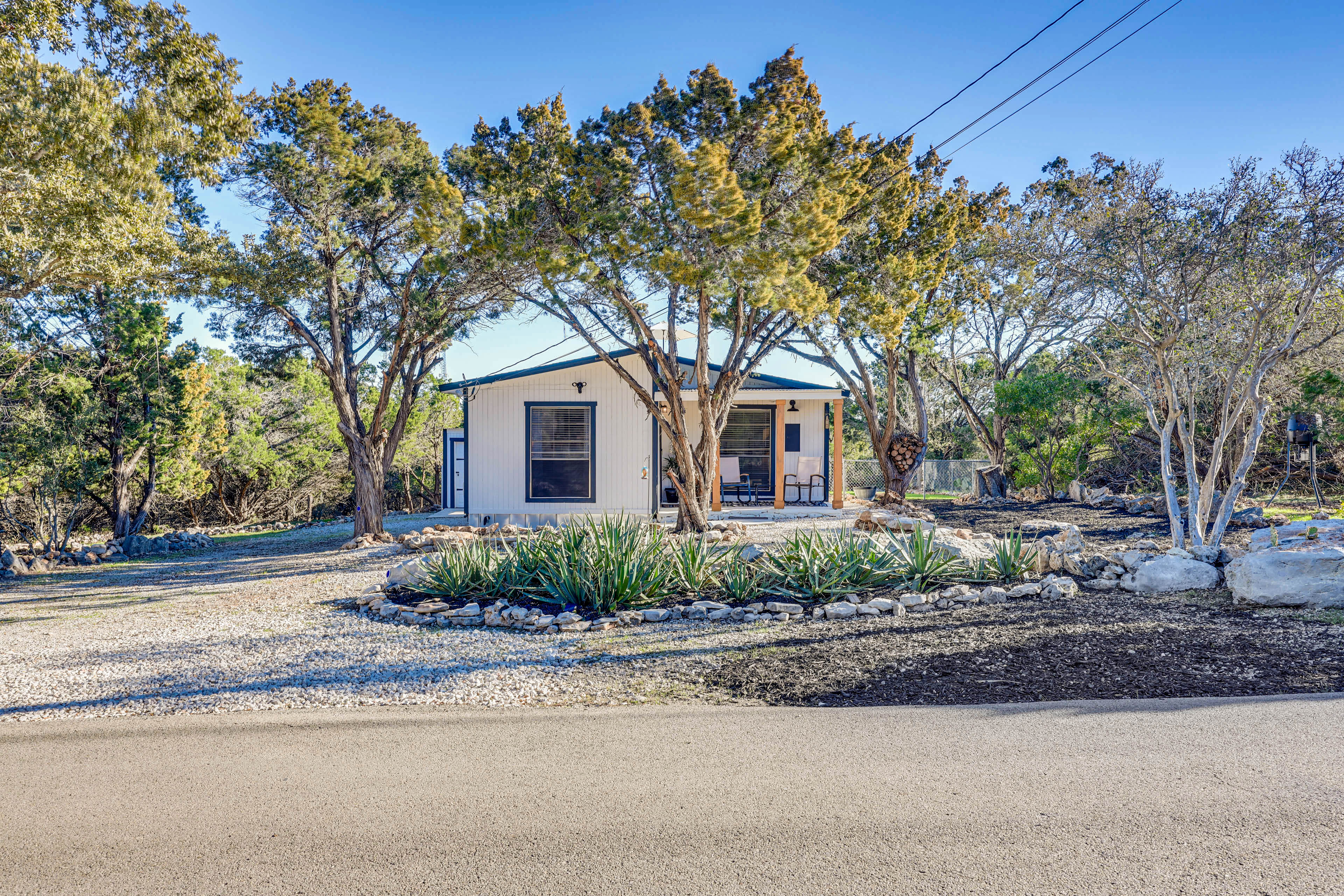 Parking | Gravel Driveway (4 Vehicles)