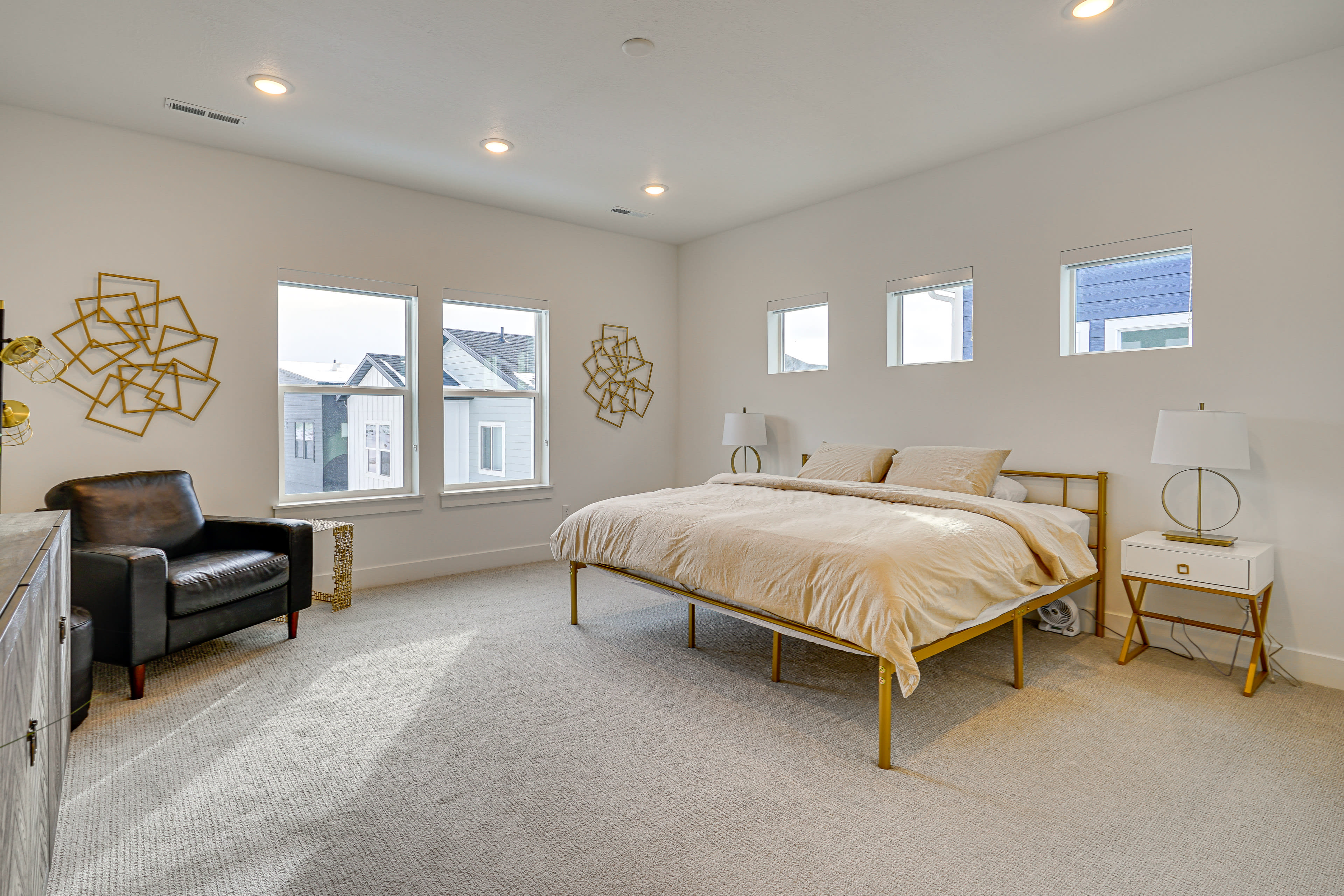 Bedroom 1 | King Bed | Linens Provided | En-Suite Bathroom | 2nd Floor