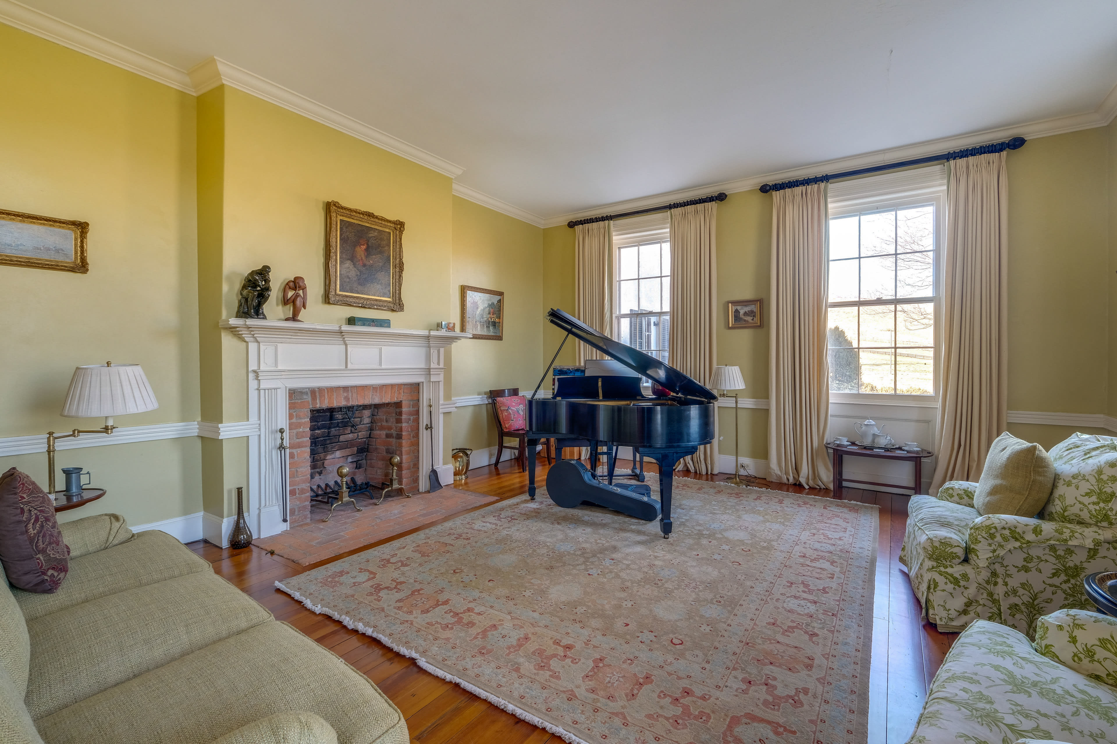 Sitting Room | Grand Piano | Fireplace