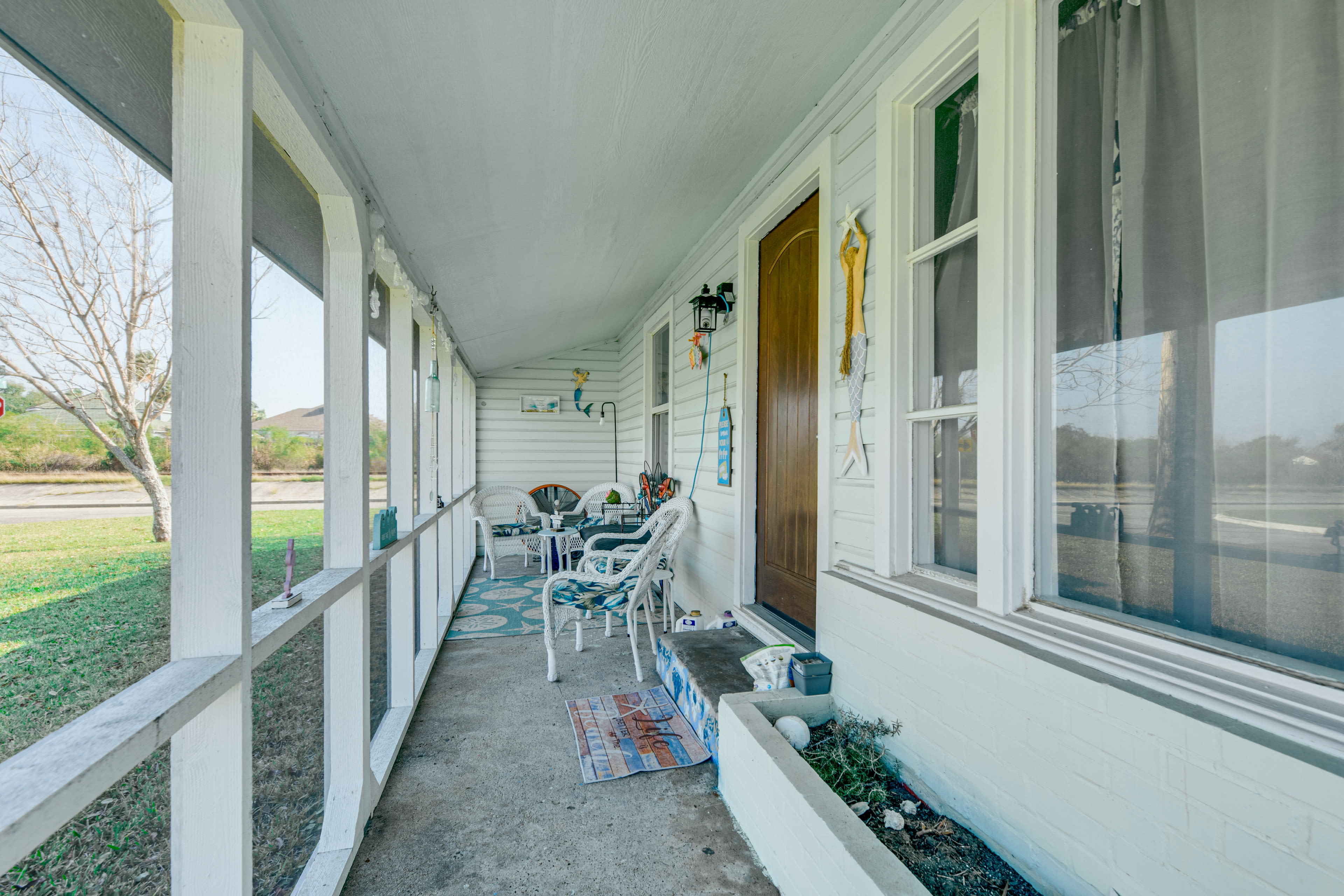 Screened Porch | Private Entrance