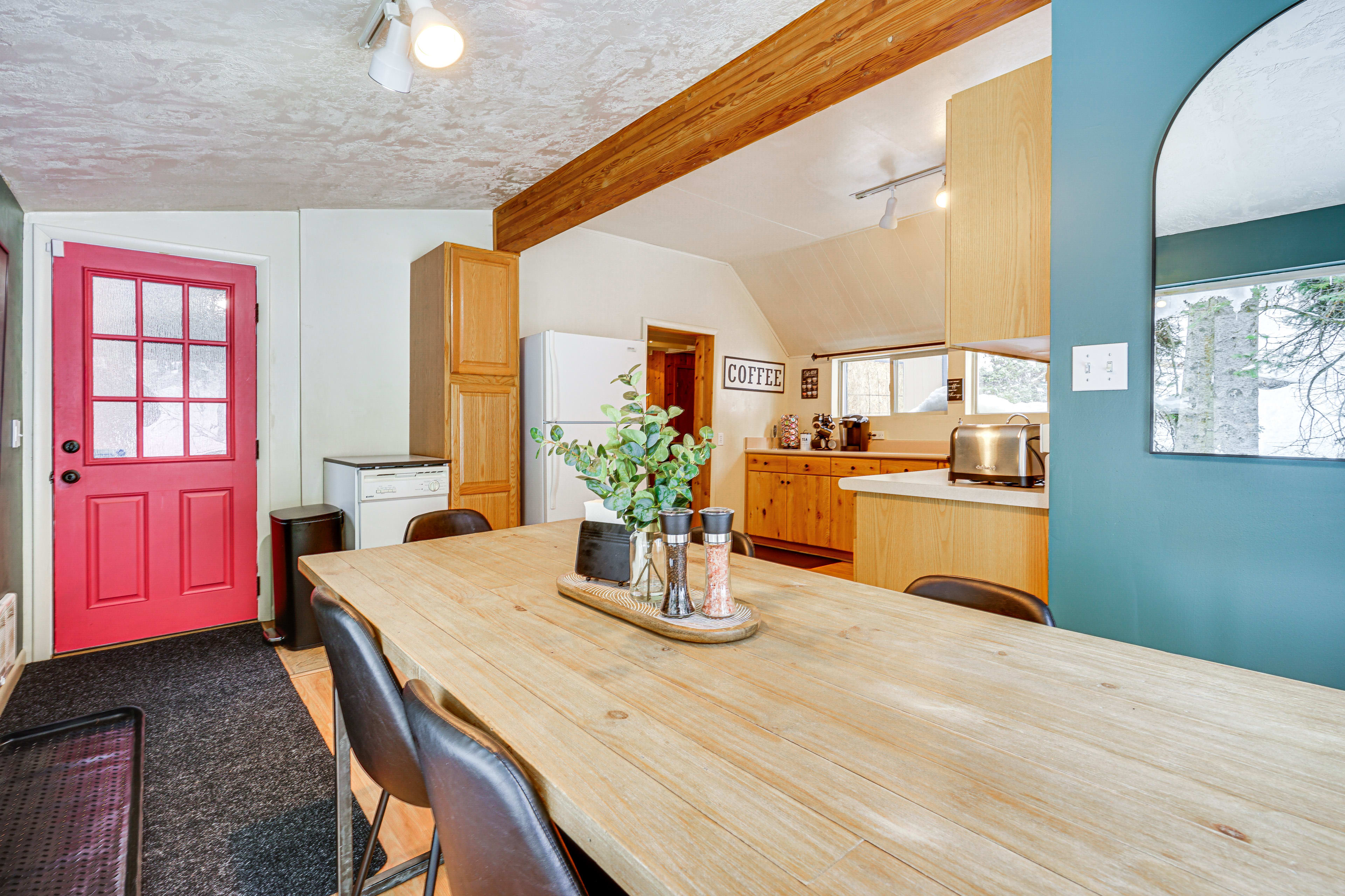 Dining Area | Dishware & Flatware Provided | 1st Floor