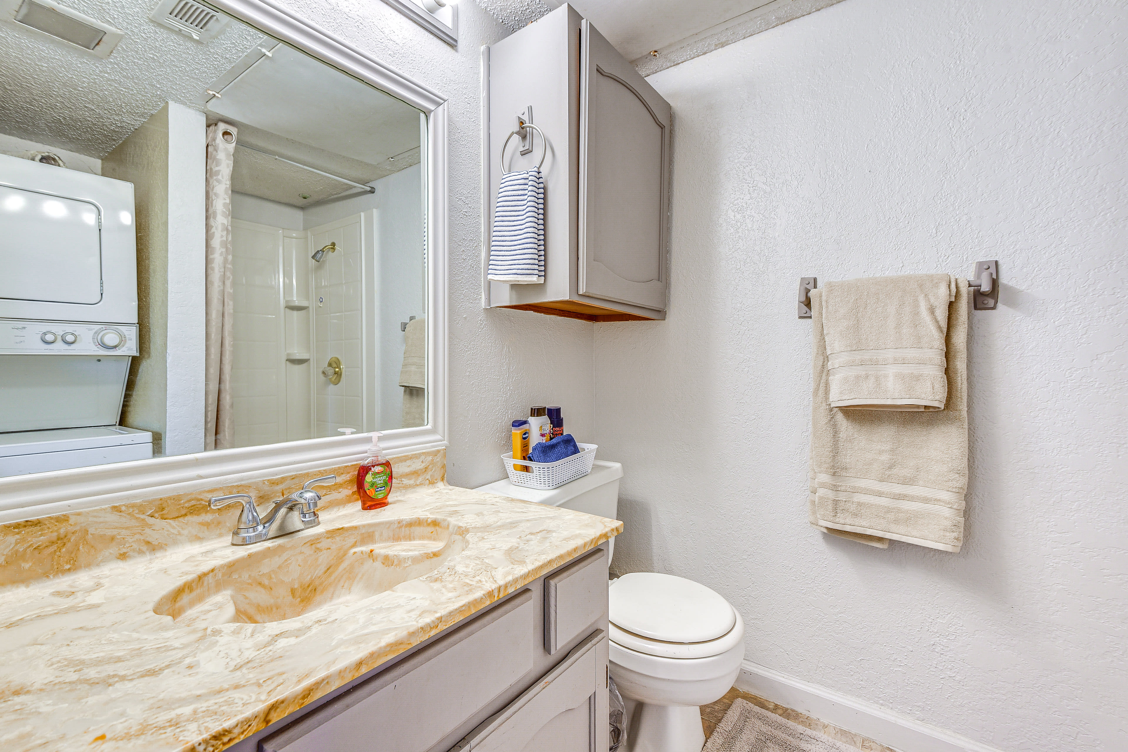 Full Bath | Towels | Hair Dryer | Complimentary Toiletries | Washer & Dryer