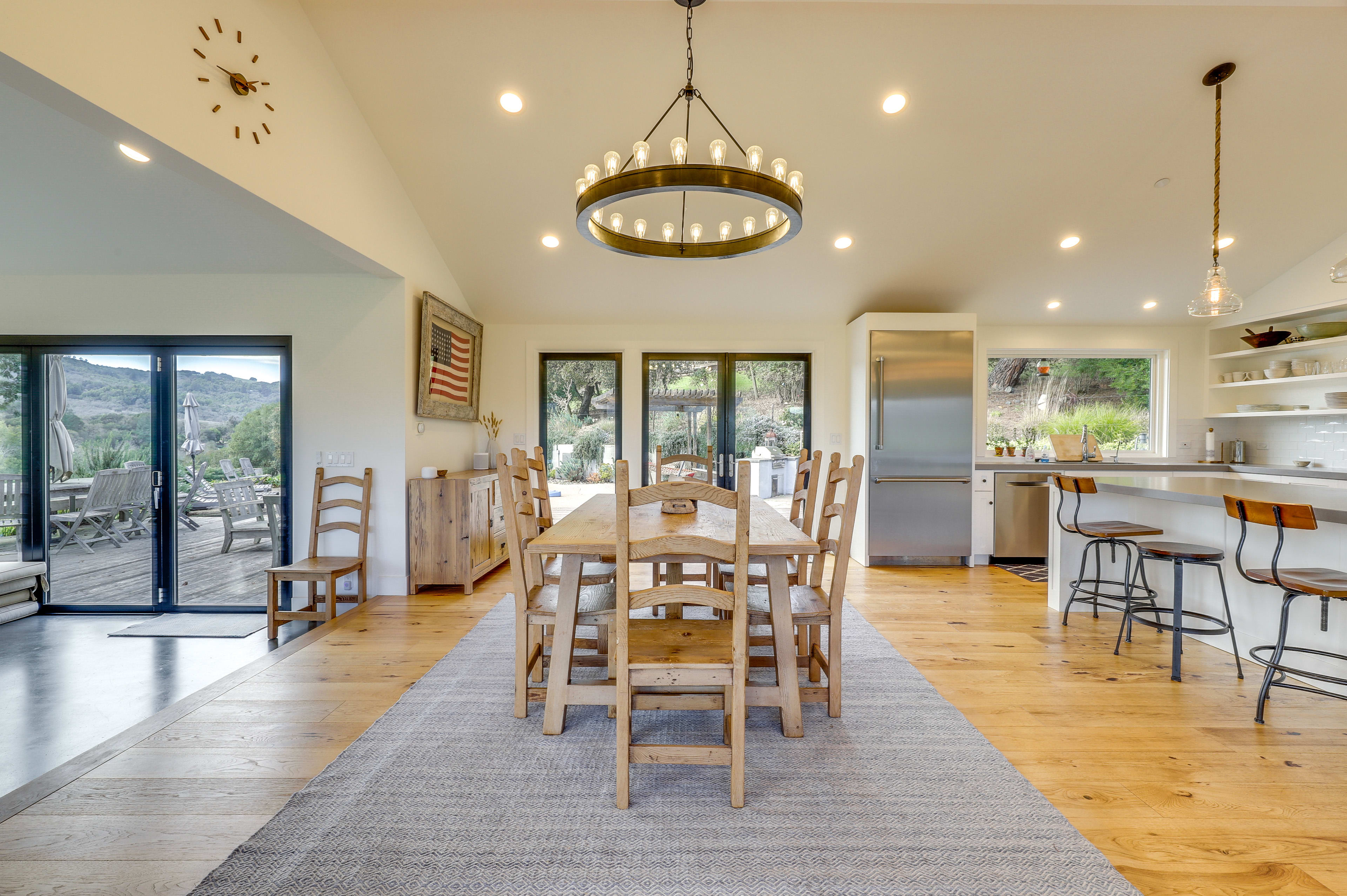 Dining Area | Dishware/Flatware Provided