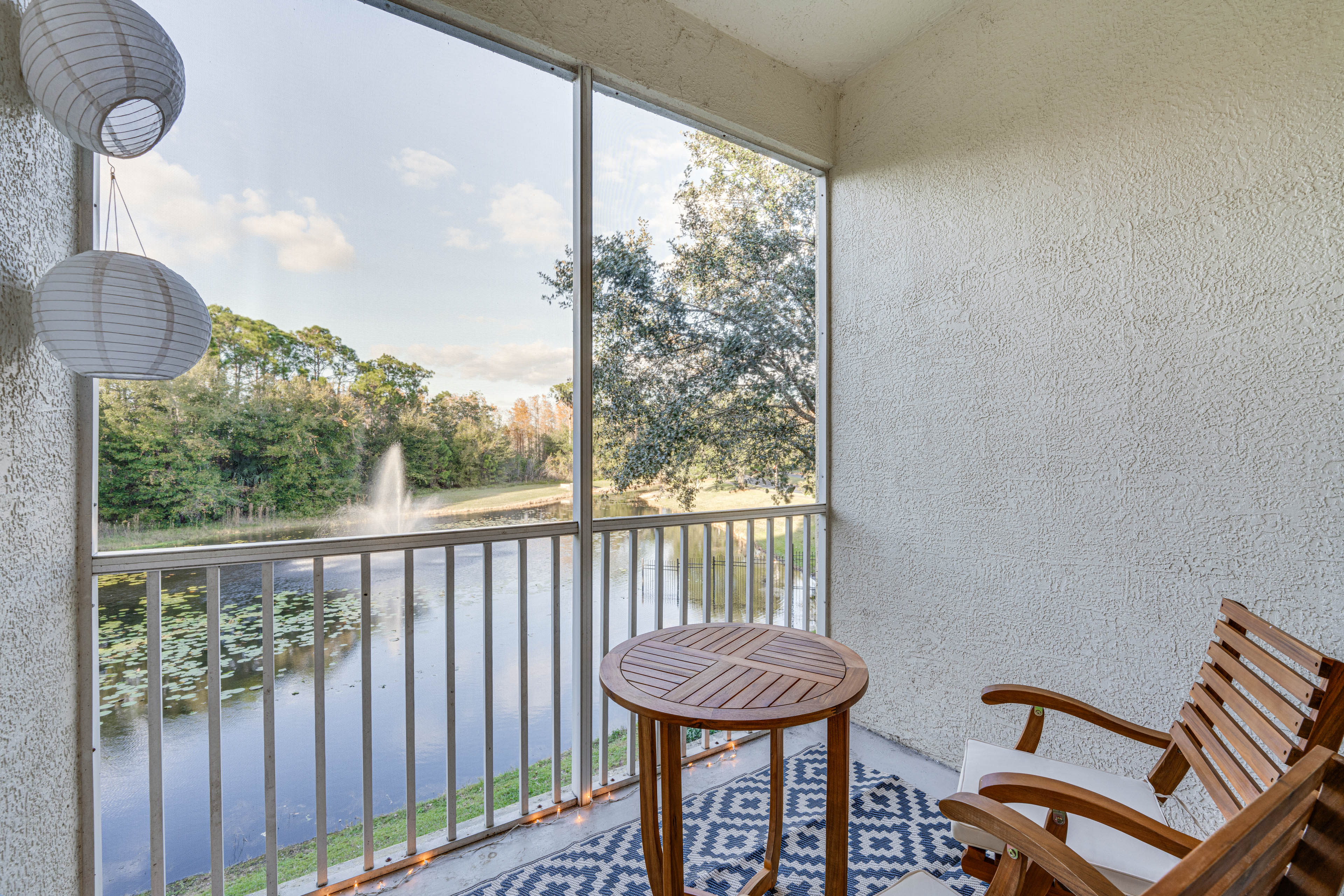Screened Balcony | 2nd-Floor Unit | Self Check-In | On-Site Pool Access