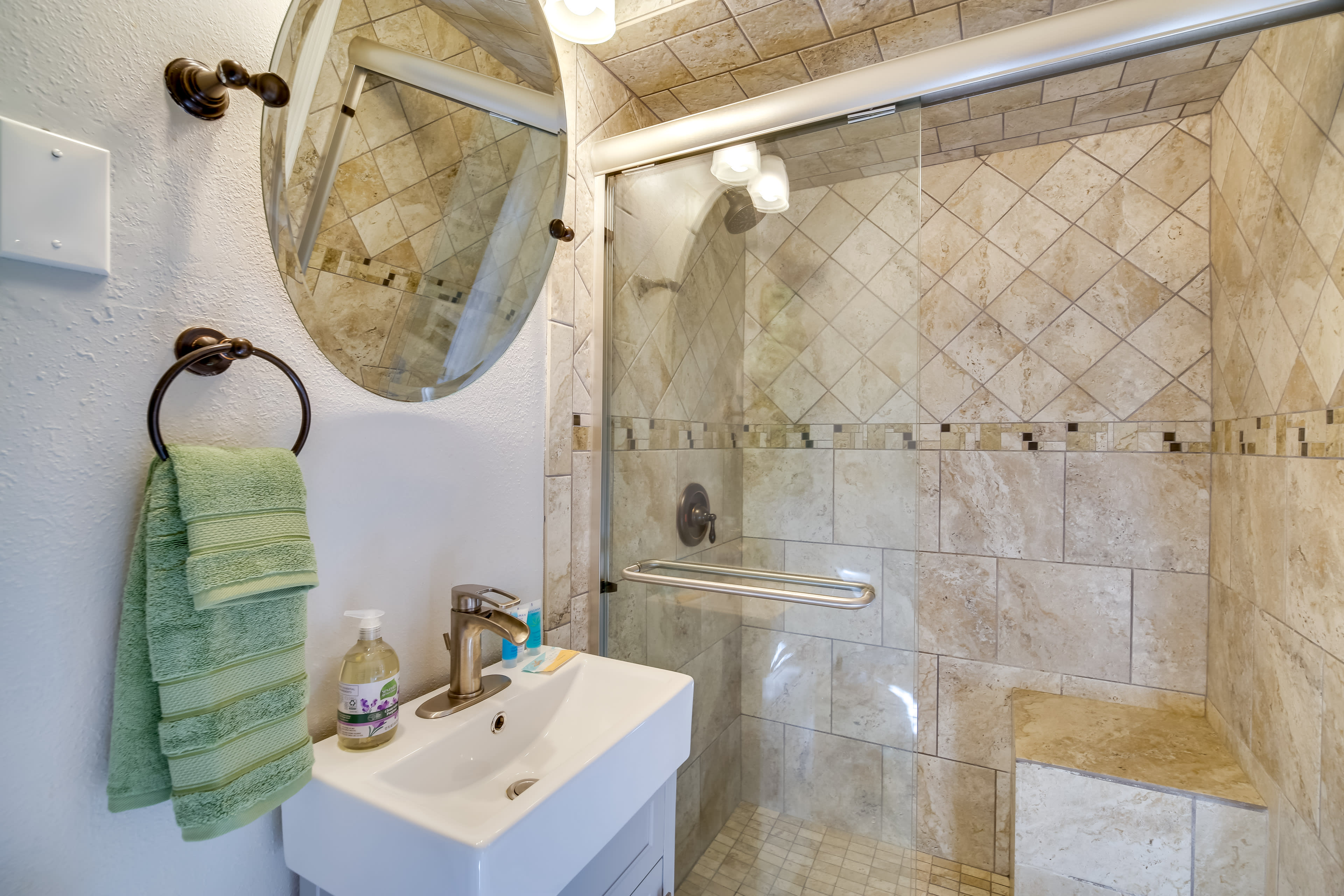 En-Suite Bathroom | Towels Provided | Complimentary Toiletries