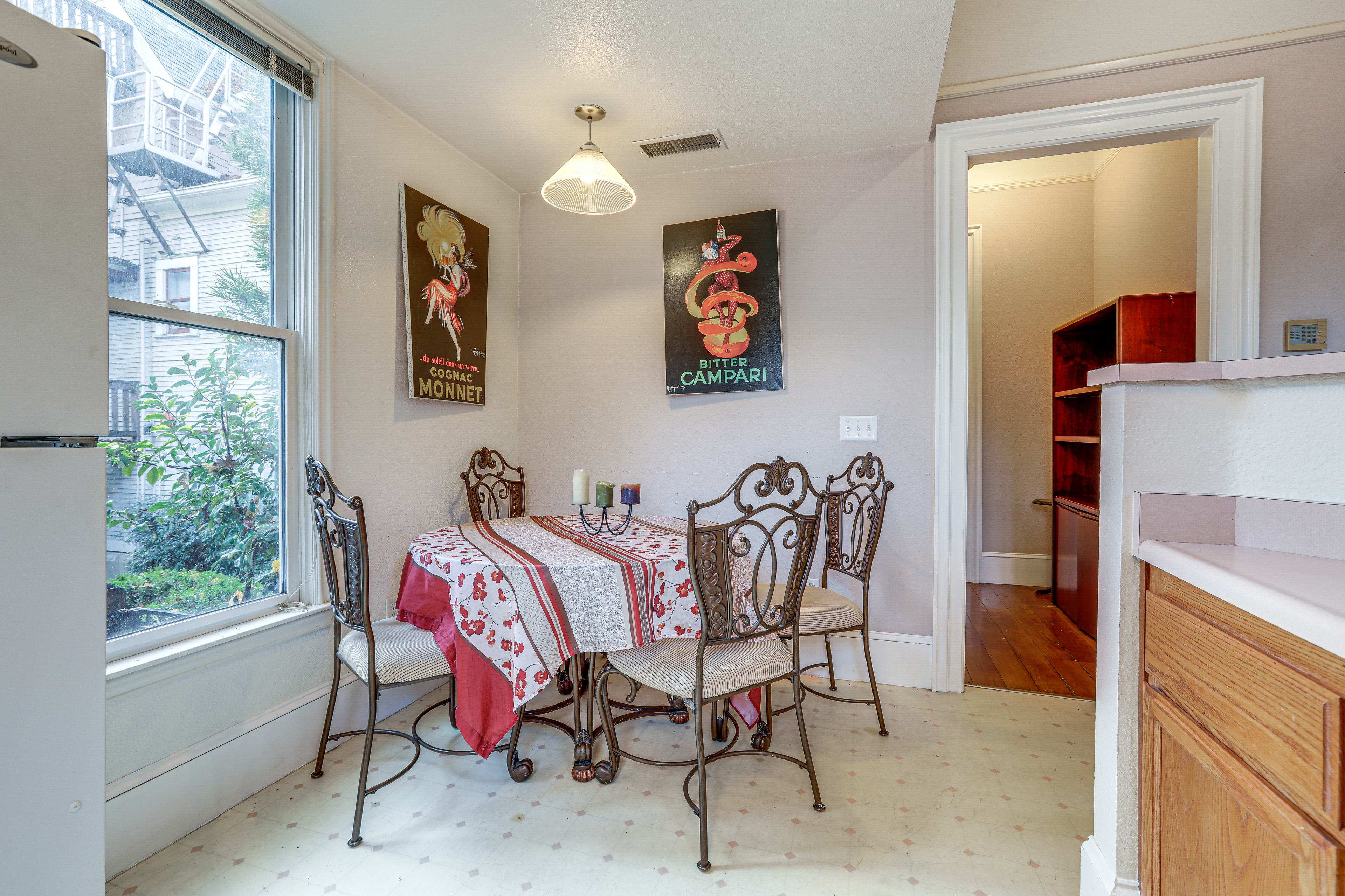 Dining Area | Dishware & Flatware Provided